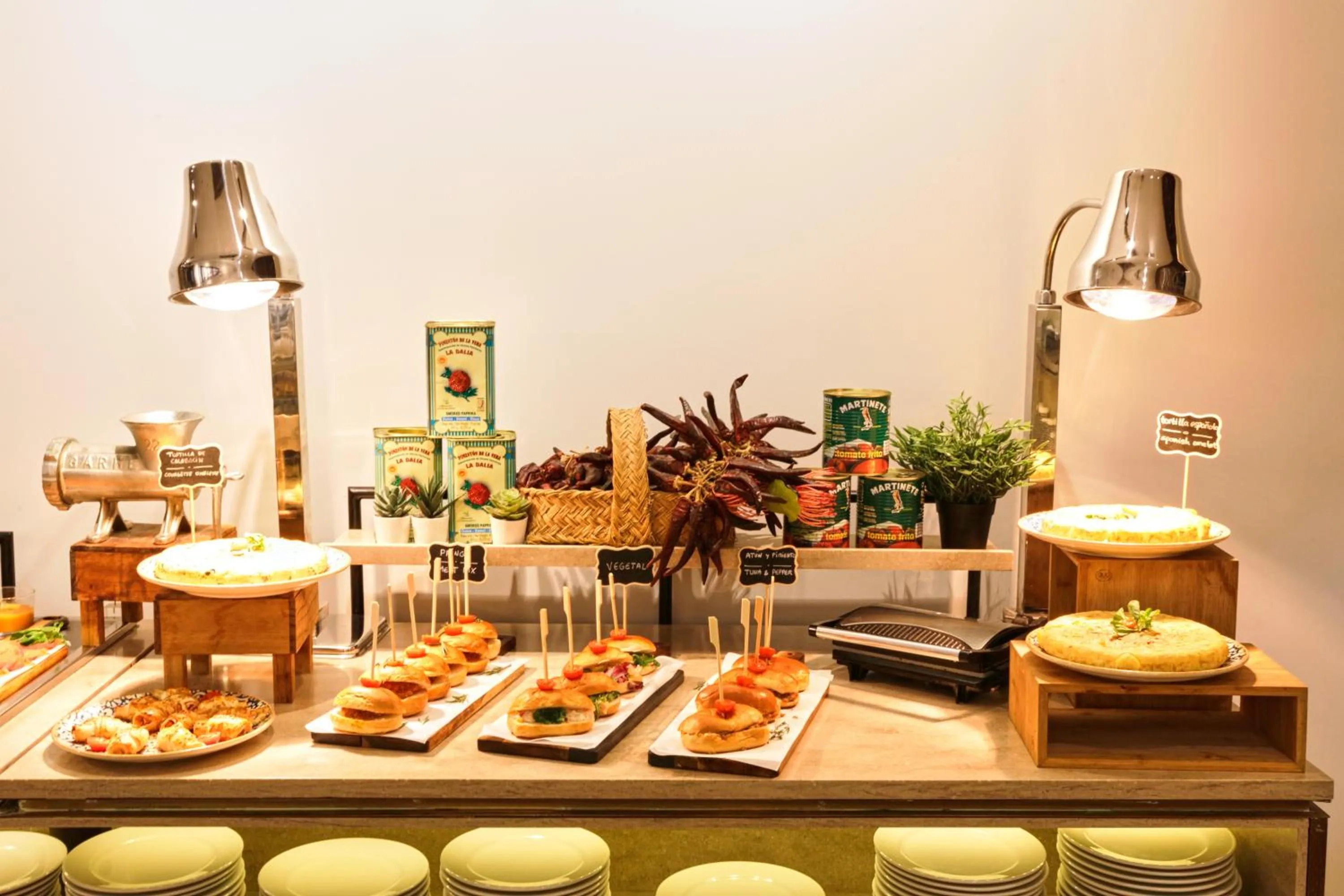 Restaurant/places to eat in Hotel Bécquer