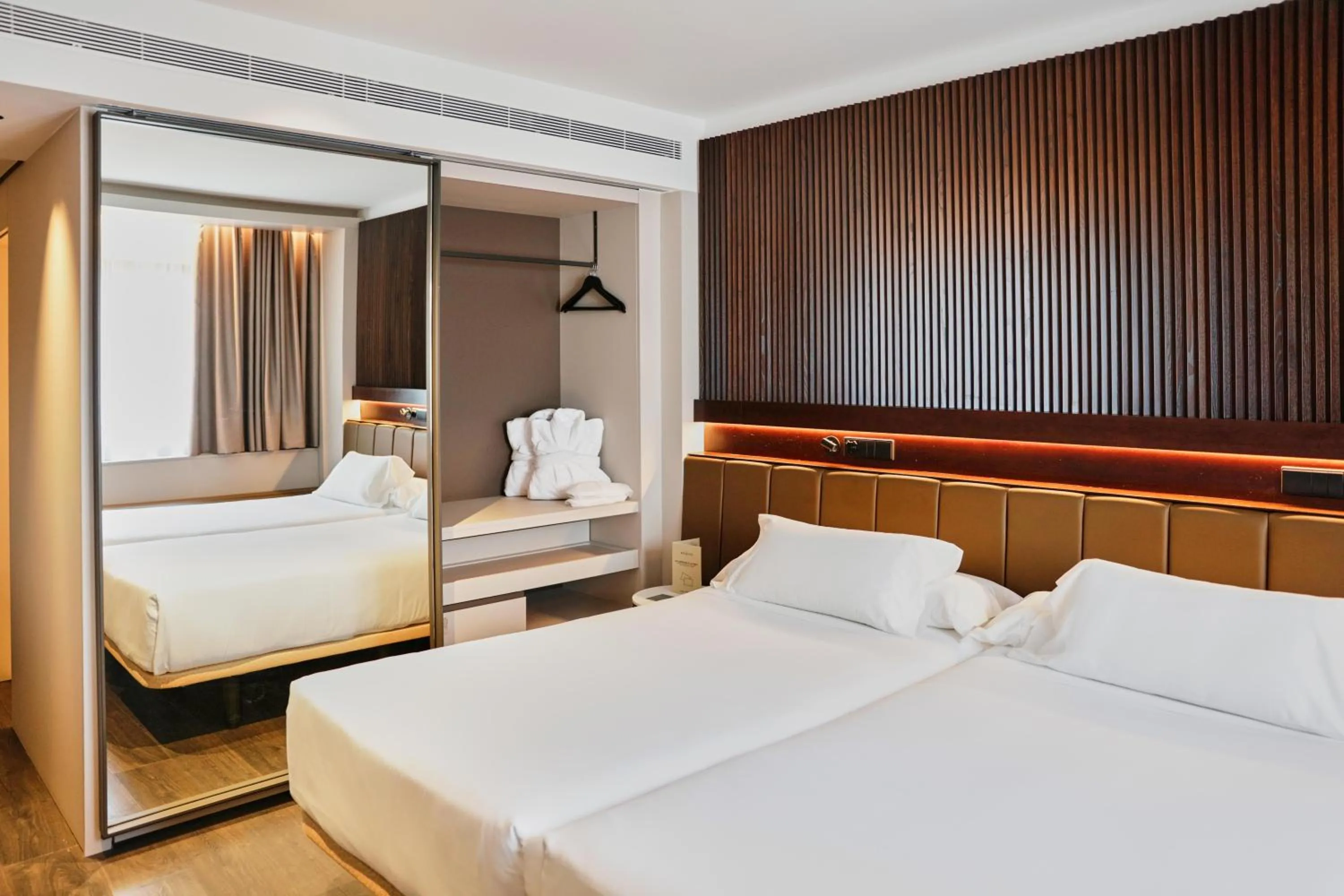 Photo of the whole room, Bed in Hotel Bécquer