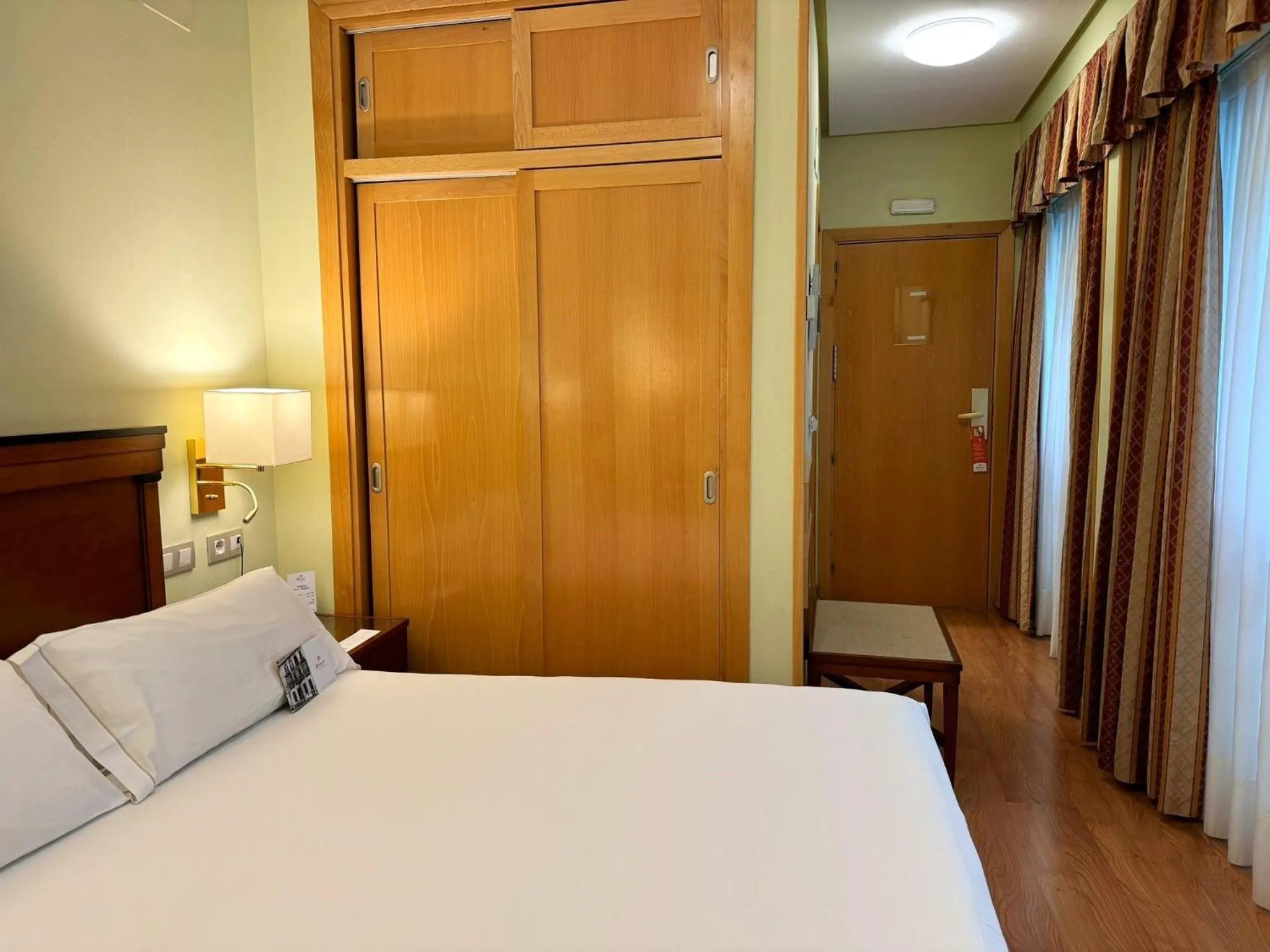 Photo of the whole room, Bed in Hotel Bécquer