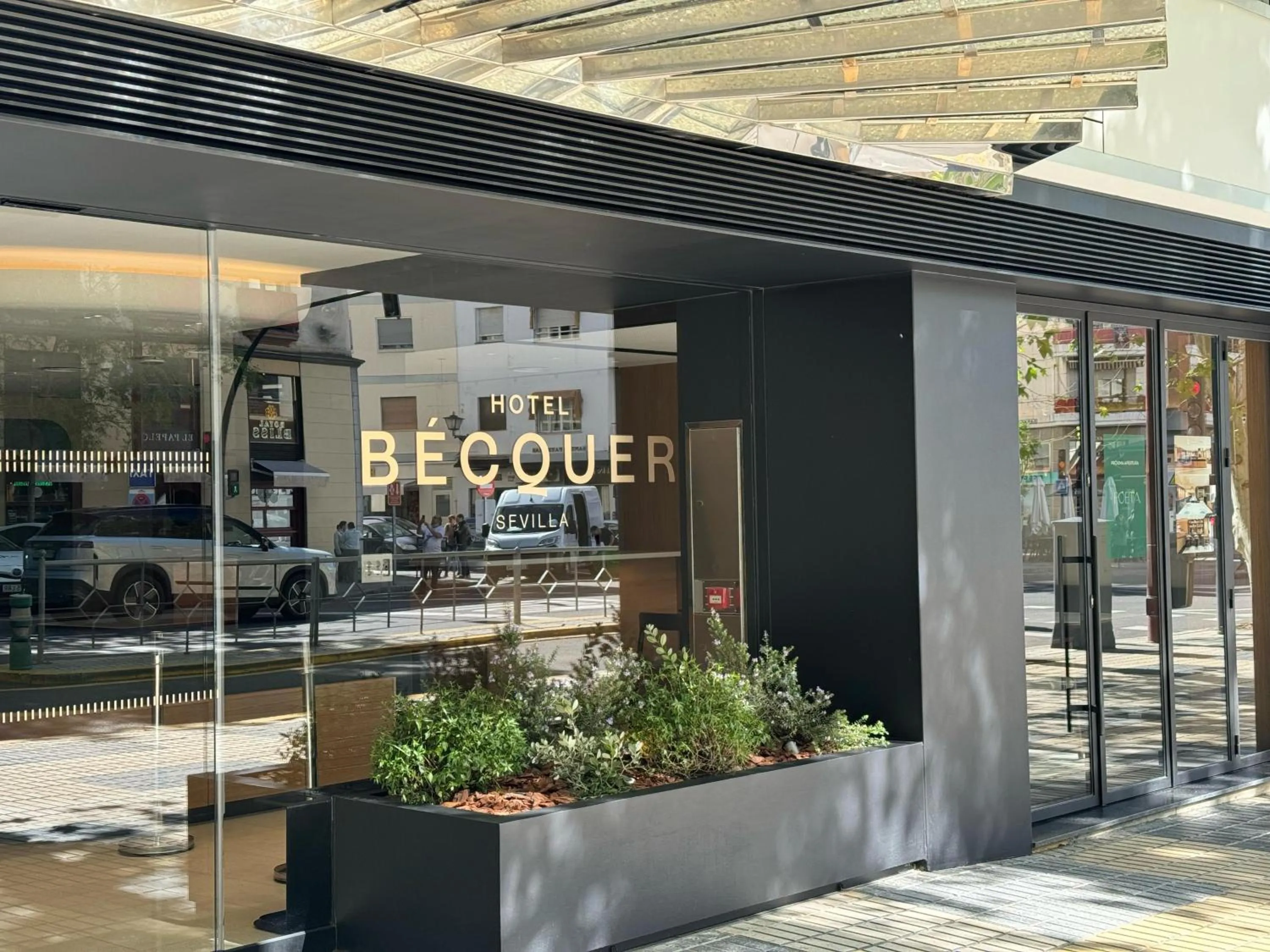 Property building in Hotel Bécquer