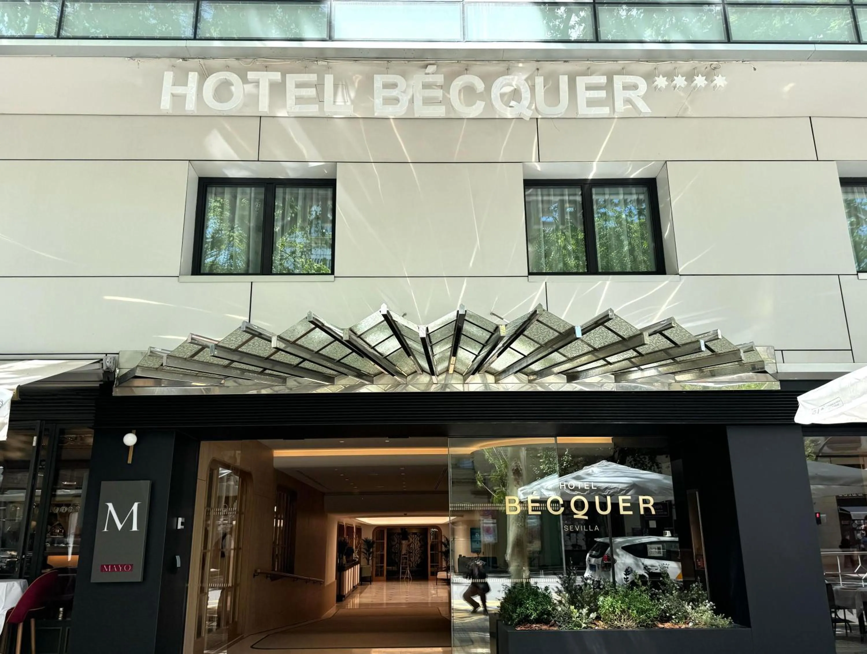 Property building in Hotel Bécquer