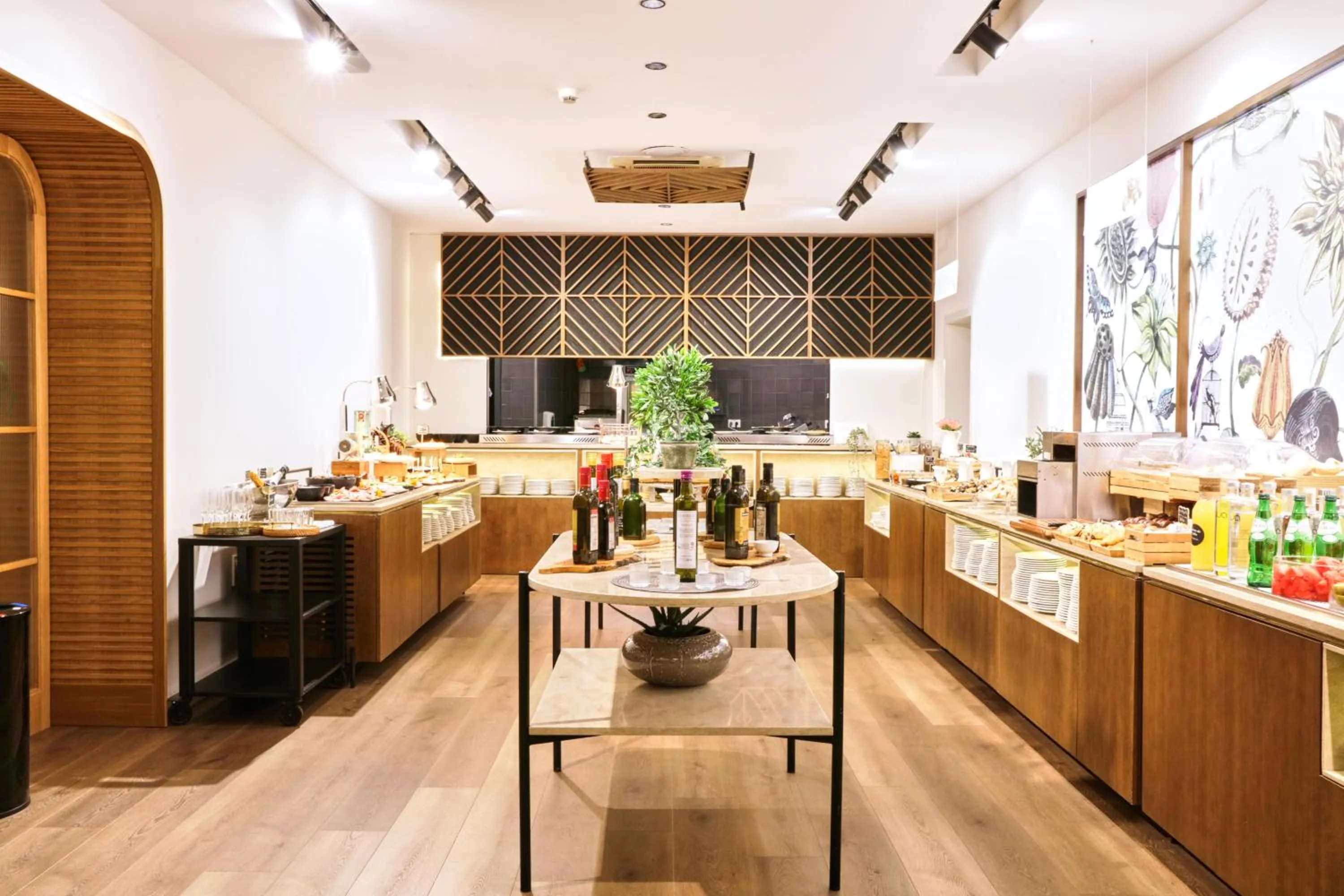 Restaurant/places to eat in Hotel Bécquer