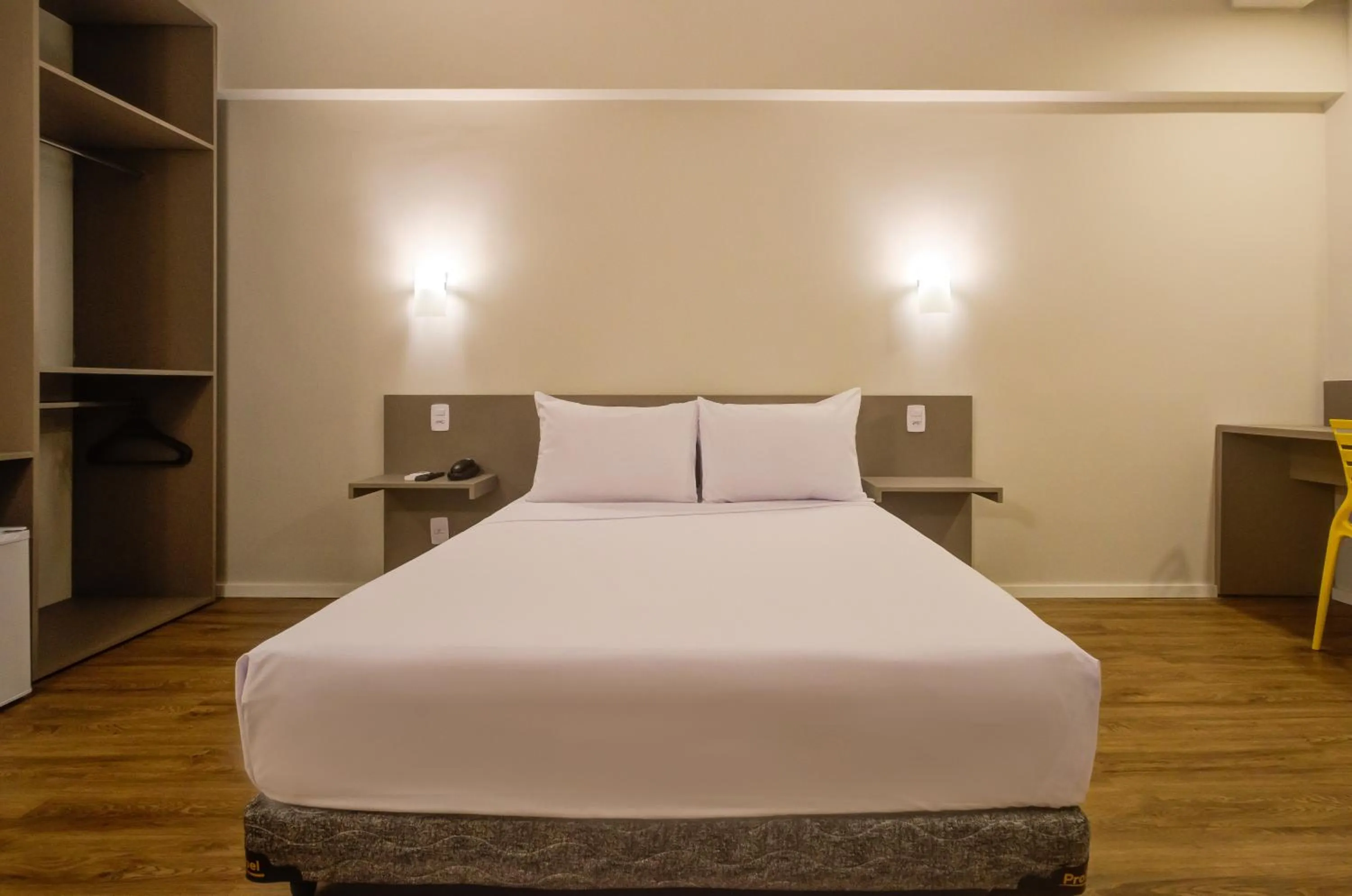 Photo of the whole room, Bed in Transamerica Fit Rio Verde