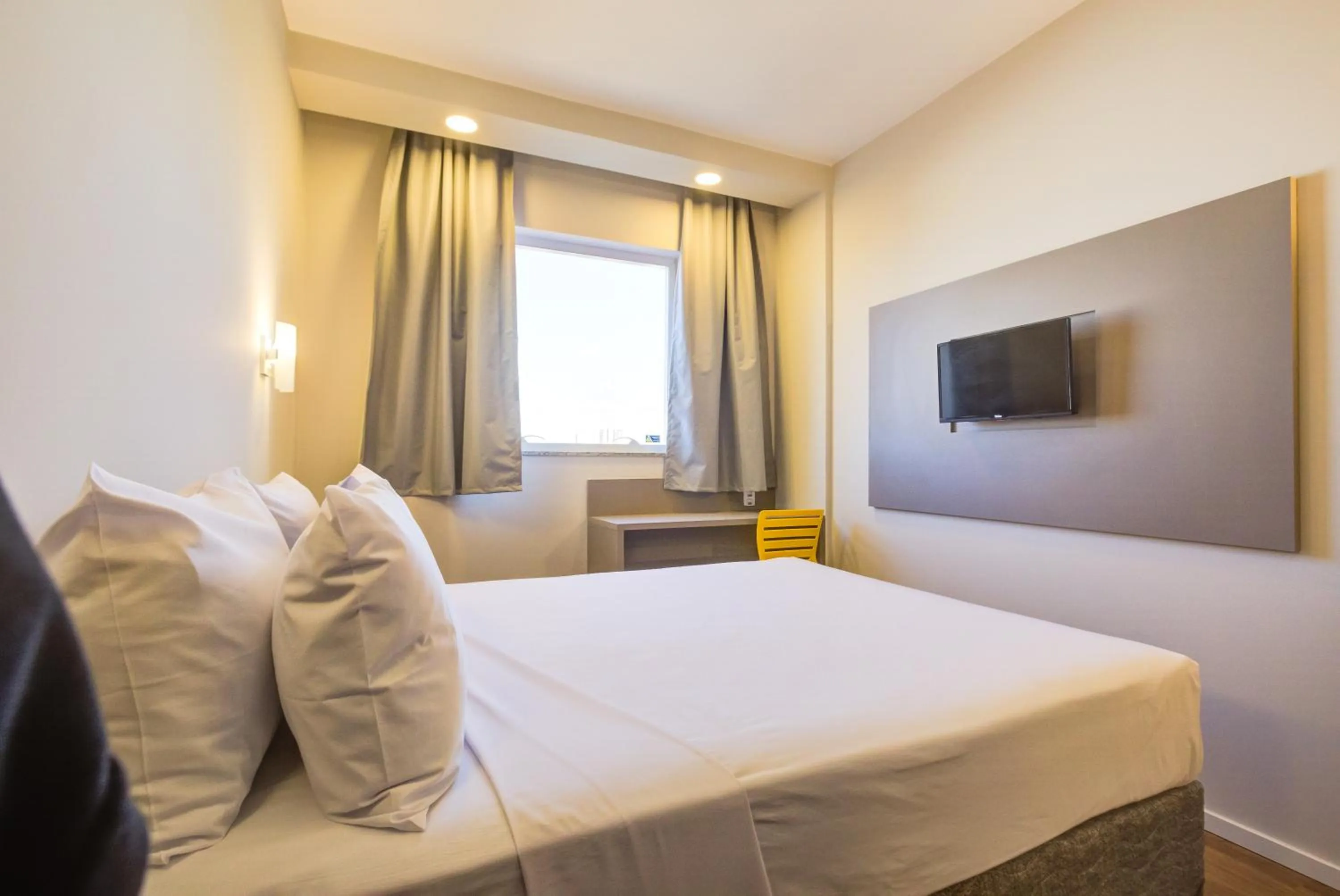 Bedroom, Bed in Transamerica Fit Rio Verde