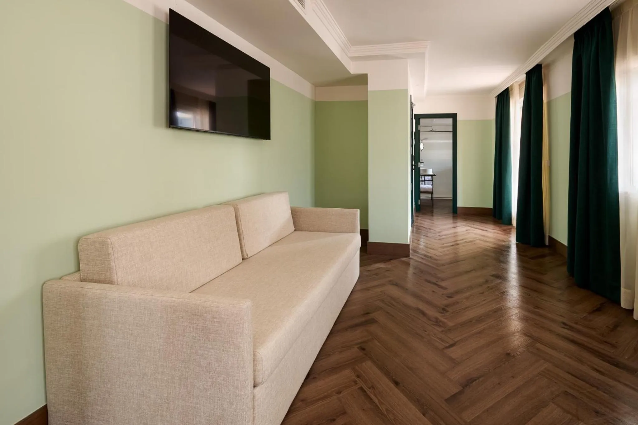 TV and multimedia in Honest Granada Hotel