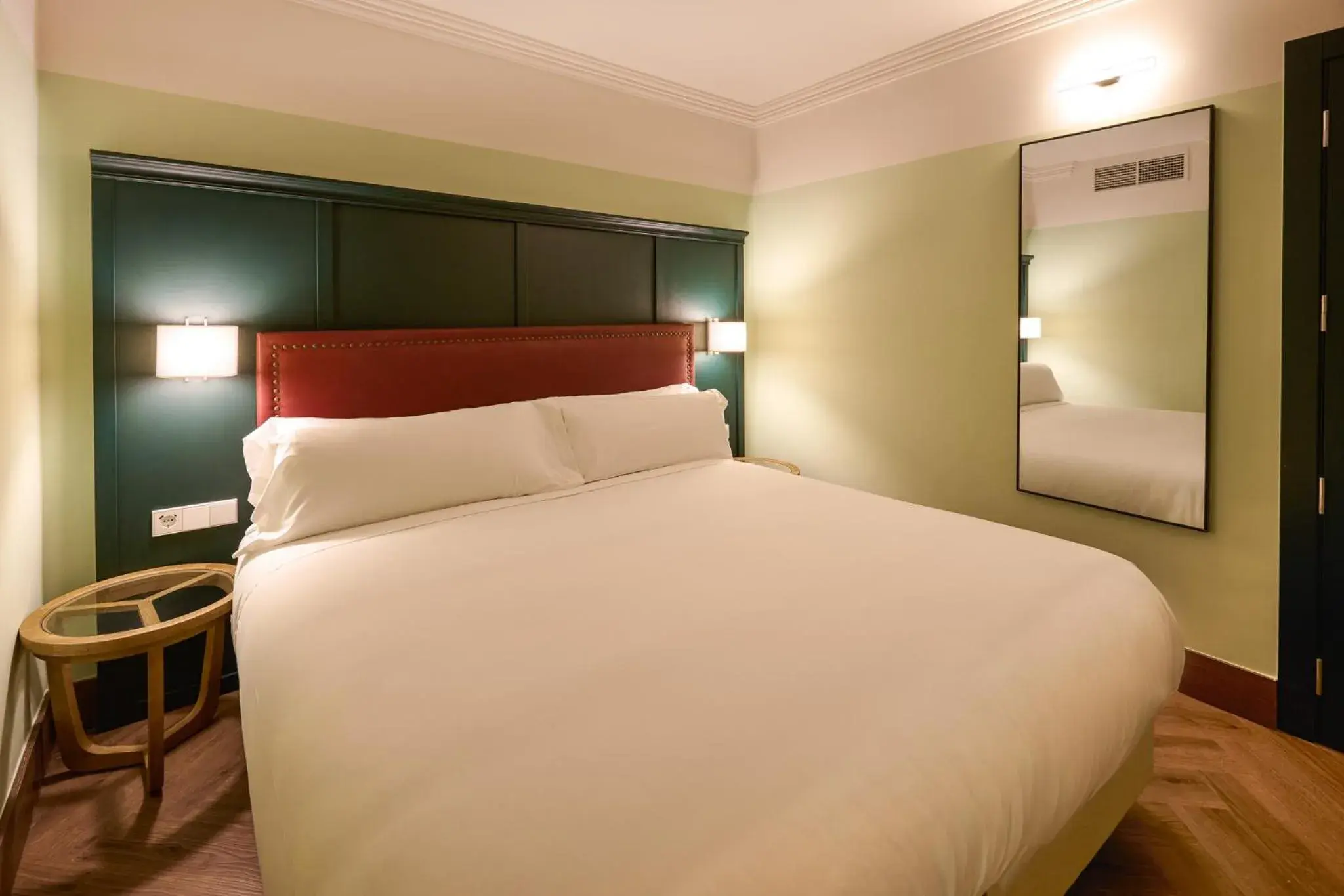 Tiny Double or Twin Room in Honest Granada Hotel Tiny Double or Twin Room in Honest Granada Hotel