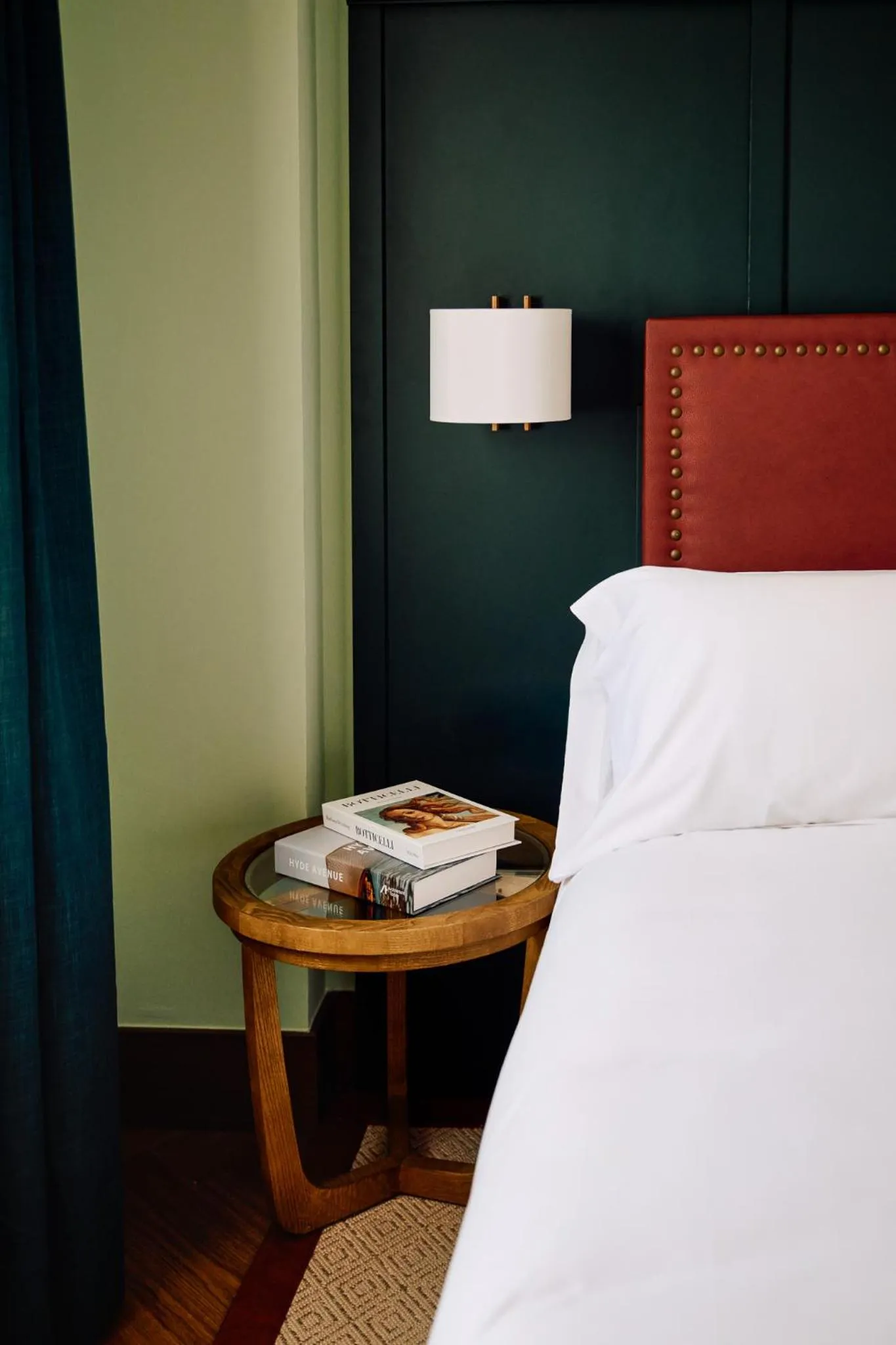 Bedroom, Bed in Honest Granada Hotel