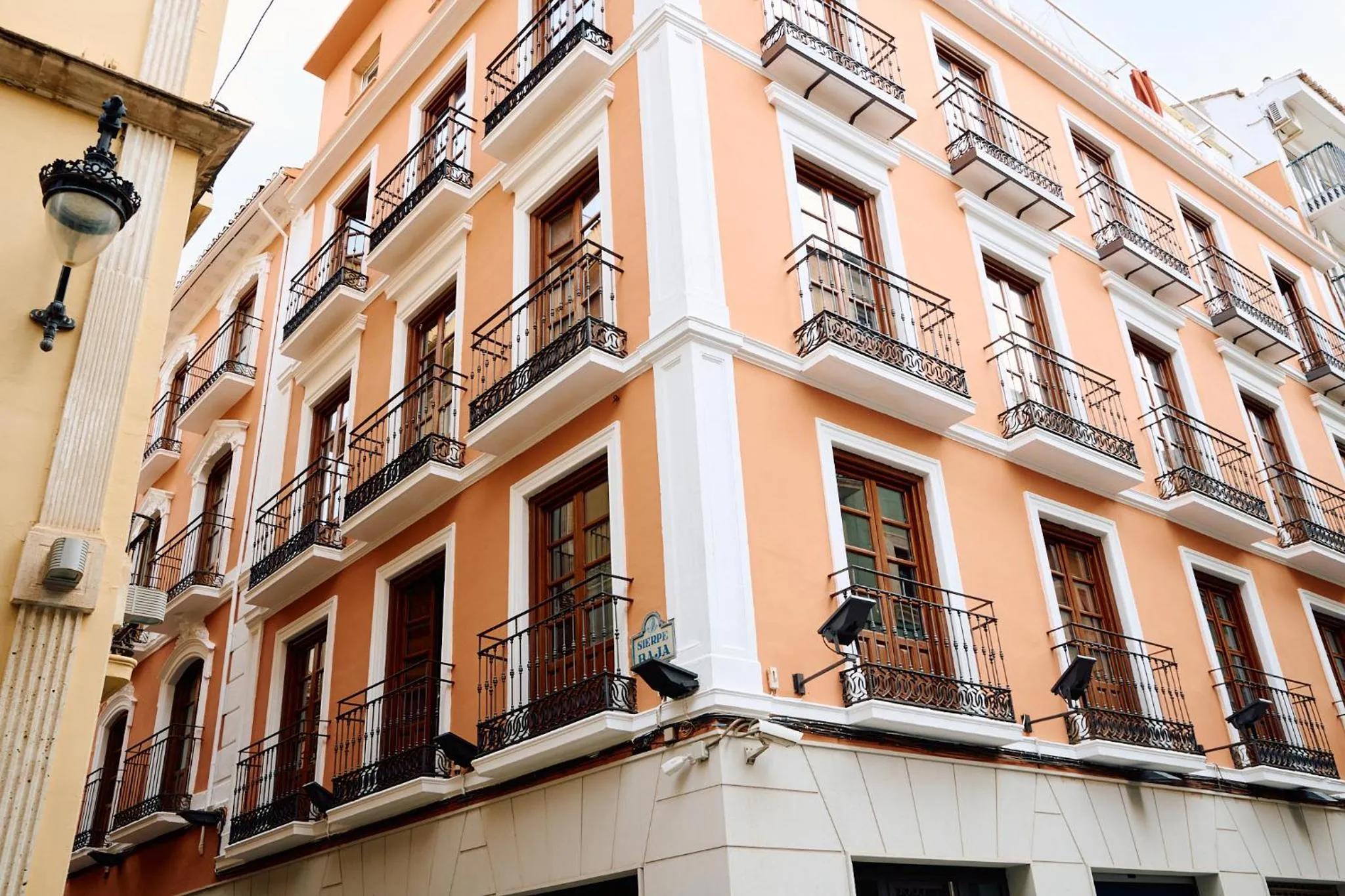 Facade/entrance in Honest Granada Hotel