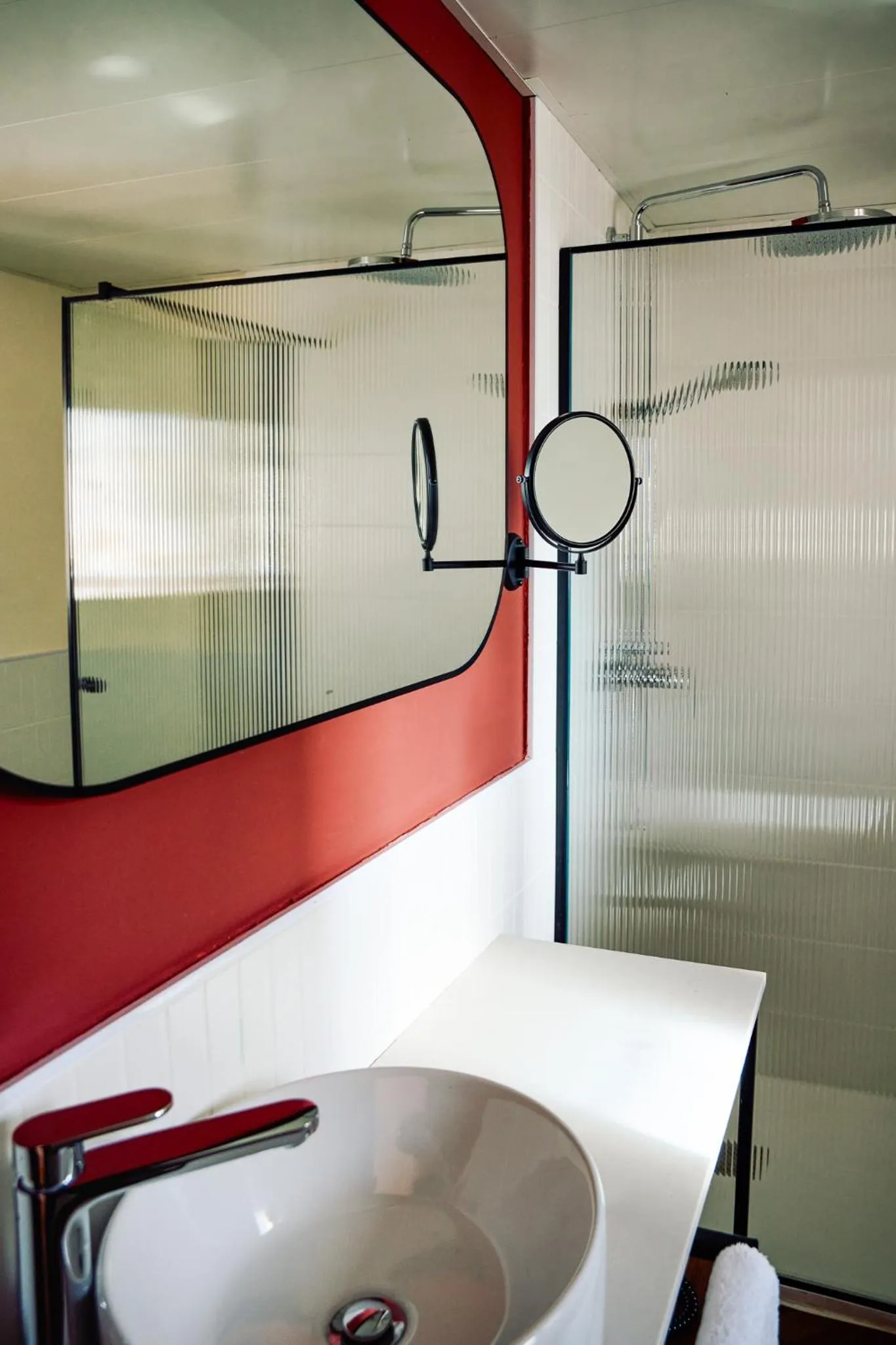 Shower in Honest Granada Hotel