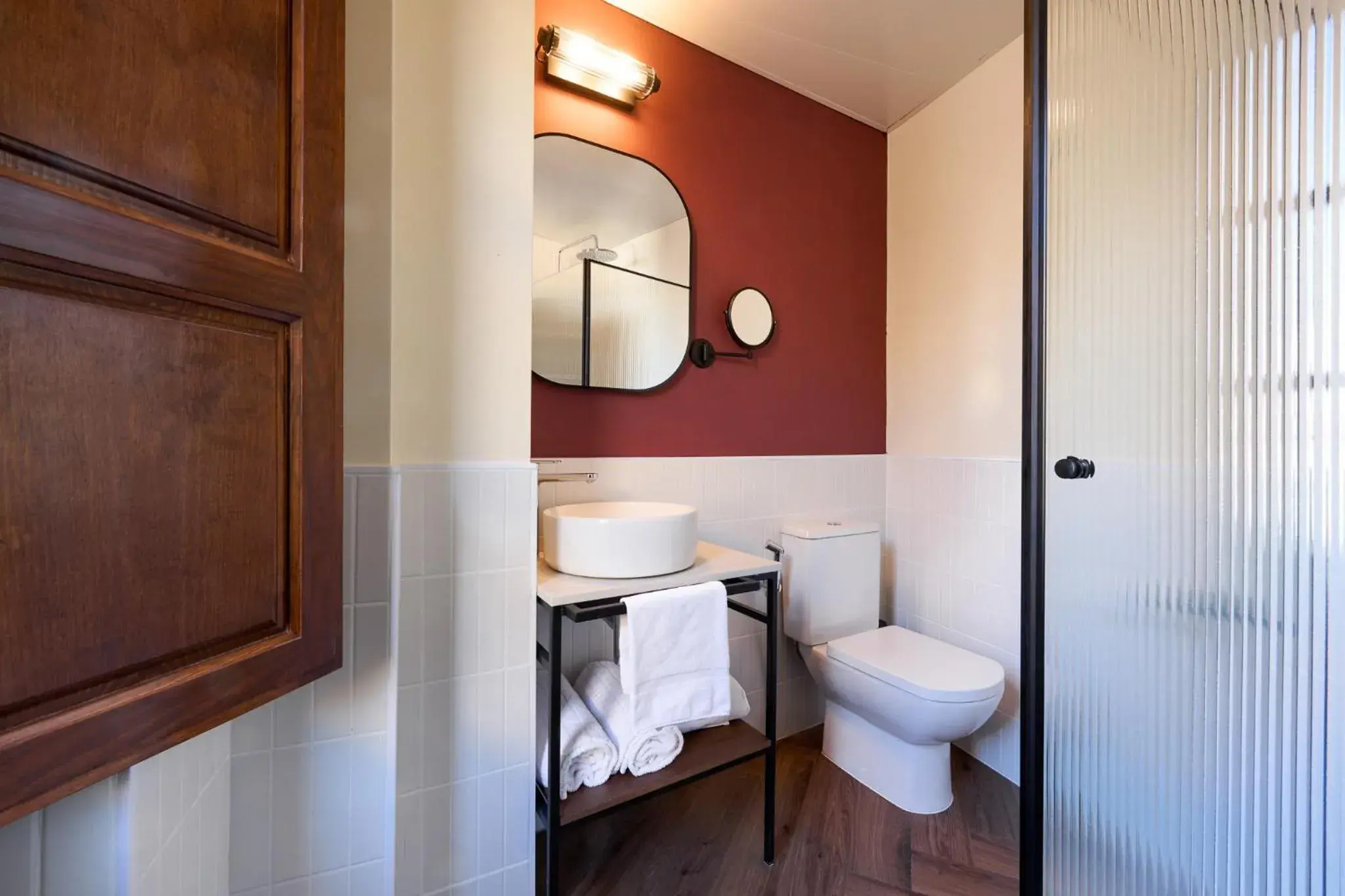 Deluxe in Honest Granada Hotel Deluxe in Honest Granada Hotel