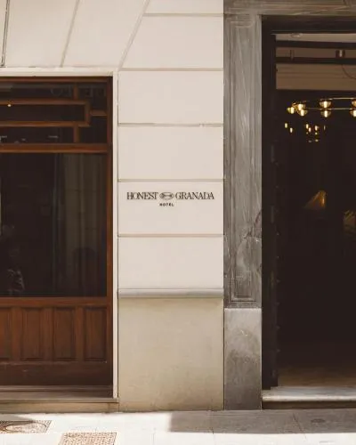 Honest Granada Hotel