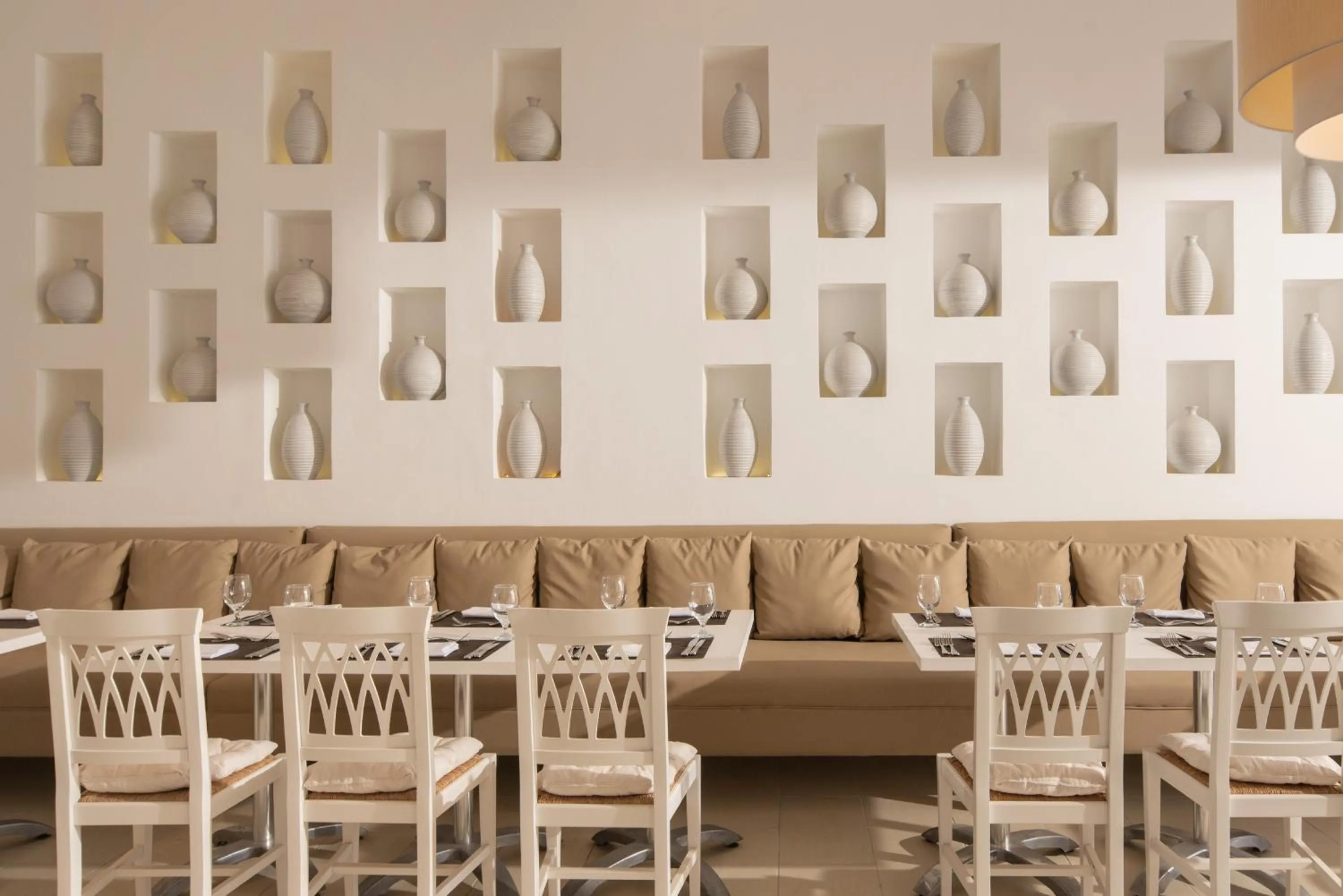 Restaurant/places to eat in JAZ Neo Almazino, Almaza Bay