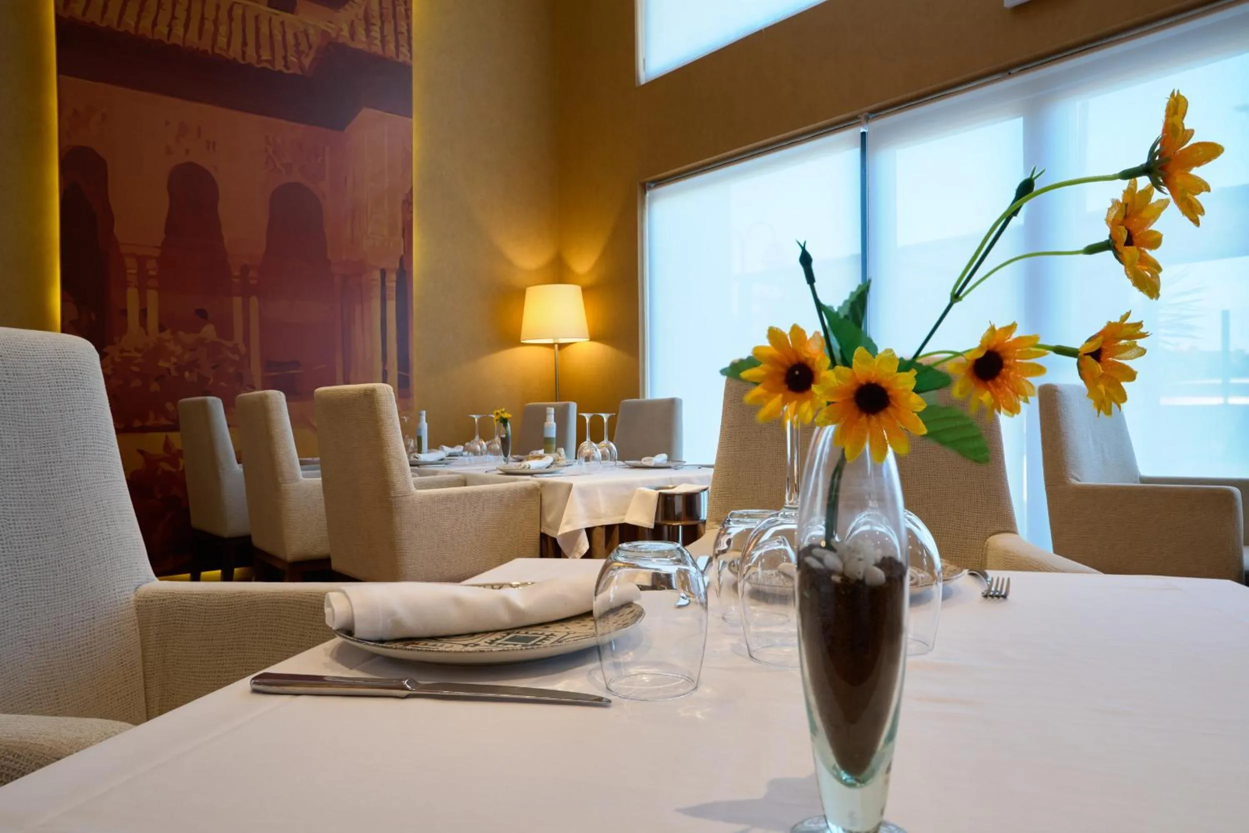 Restaurant/places to eat in M.A. Hotel Sevilla Congresos