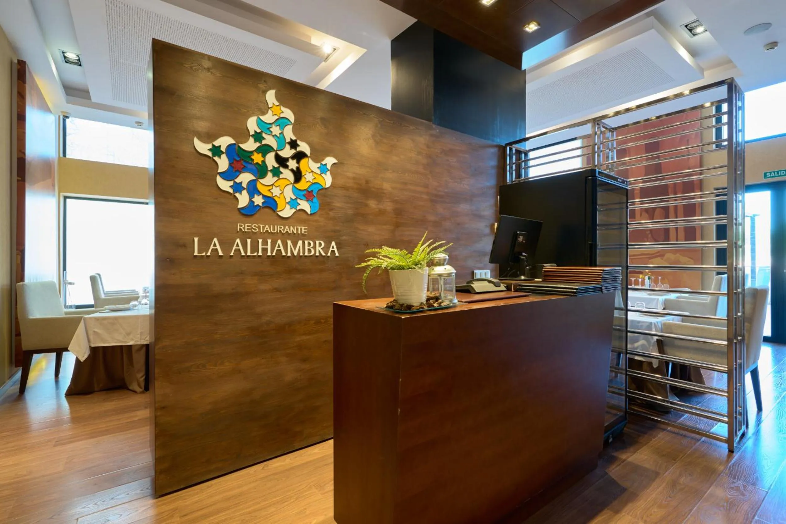 Restaurant/places to eat in M.A. Hotel Sevilla Congresos