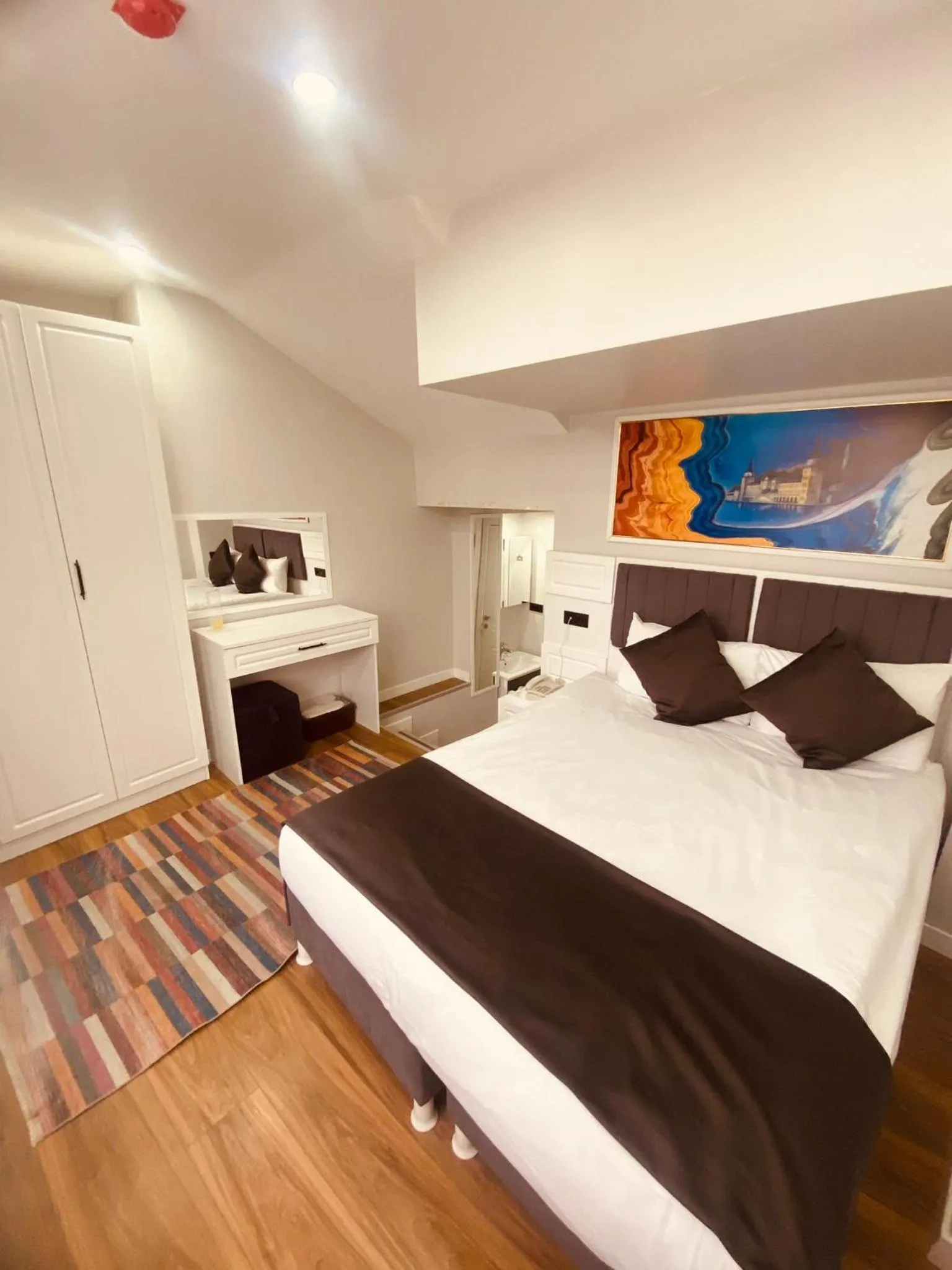 Photo of the whole room, Bed in Hodegon Suite Hotel