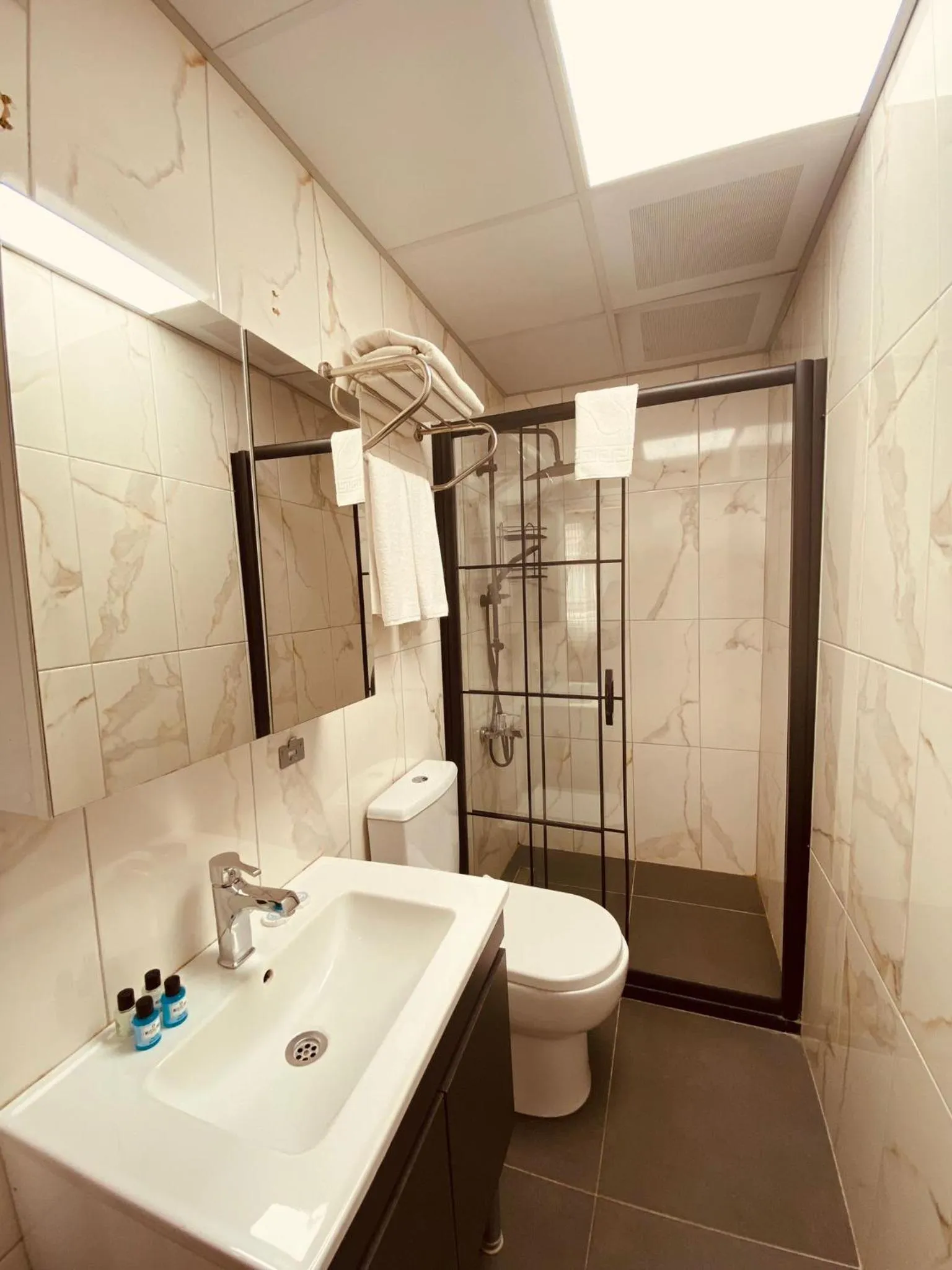 Bathroom in Hodegon Suite Hotel