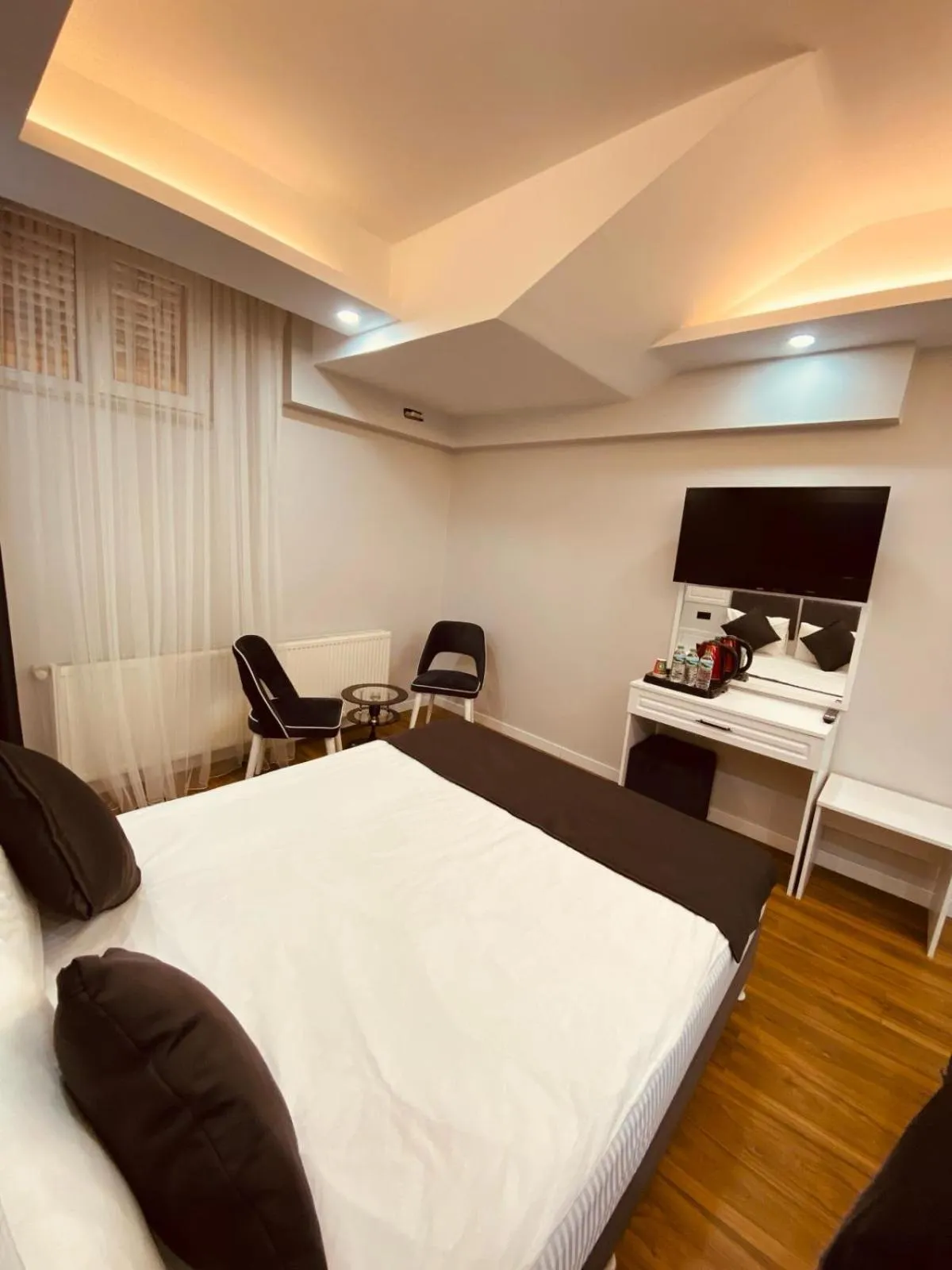 Photo of the whole room, Bed in Hodegon Suite Hotel