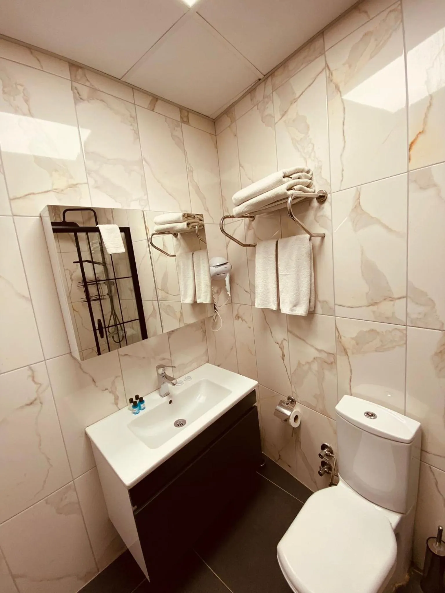 Bathroom in Hodegon Suite Hotel