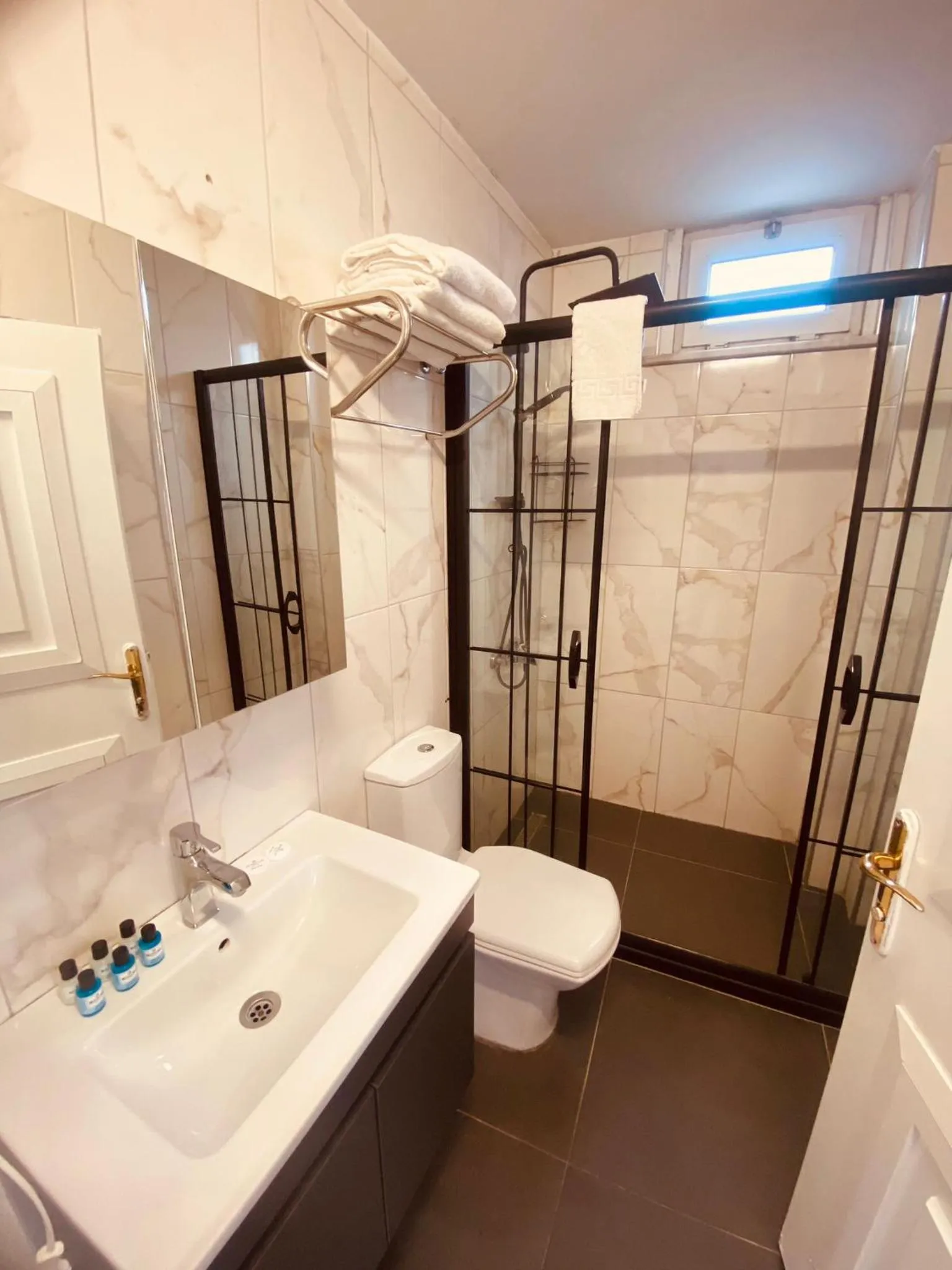 Bathroom in Hodegon Suite Hotel