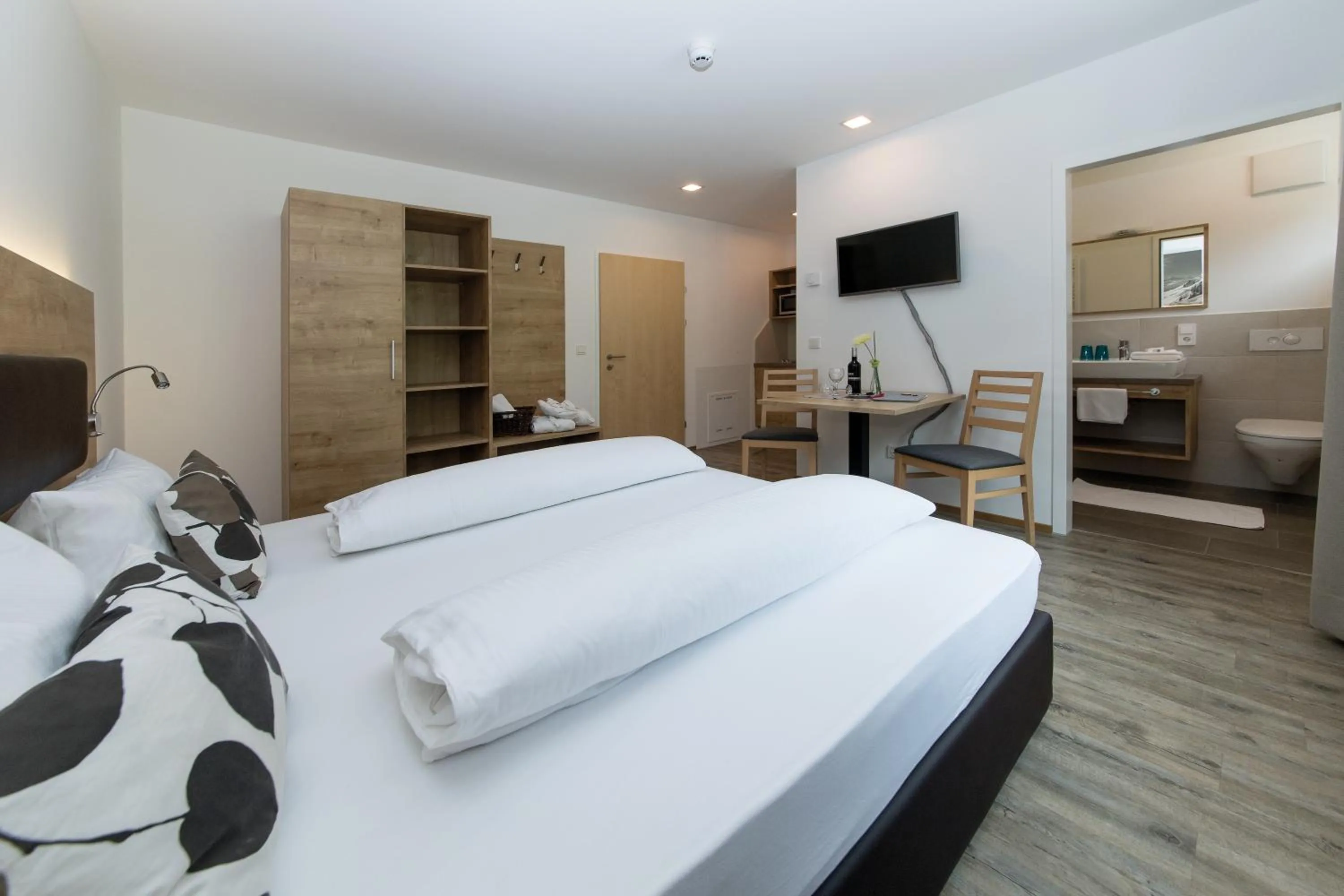 Bedroom, Bed in Alpine Lodge Klösterle am Arlberg