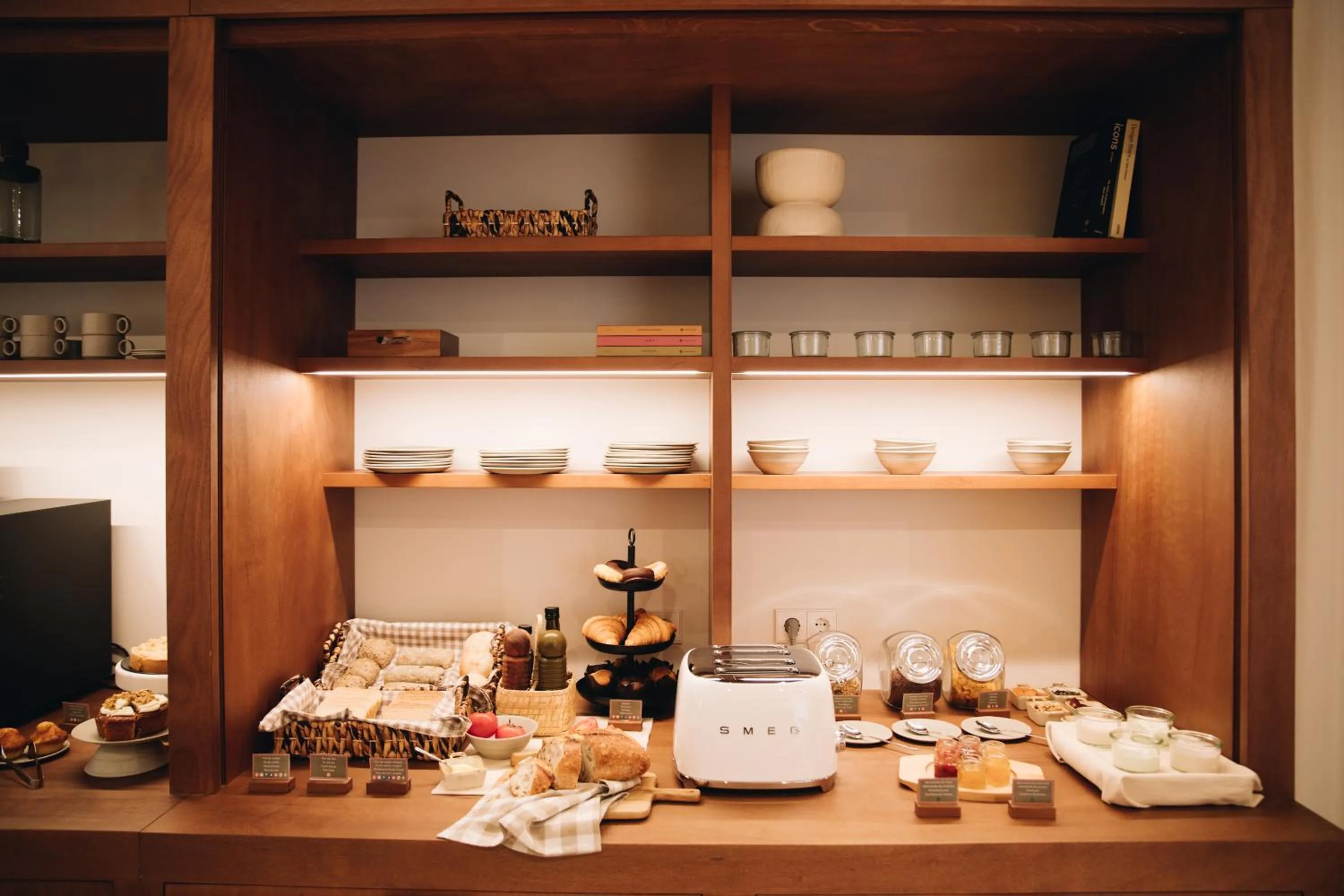 Buffet breakfast in H La Paloma Boutique