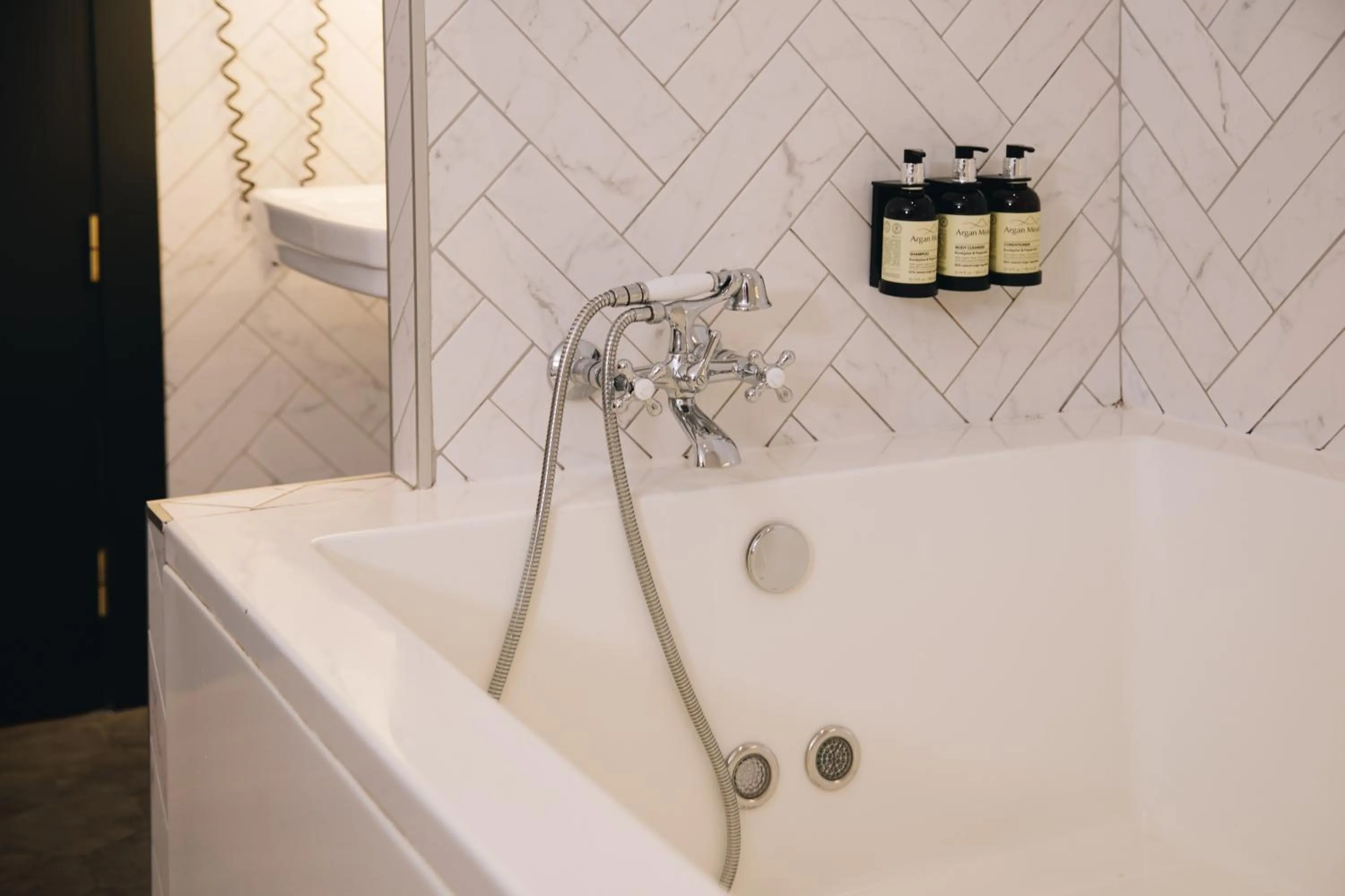 Hot Tub in H La Paloma Boutique