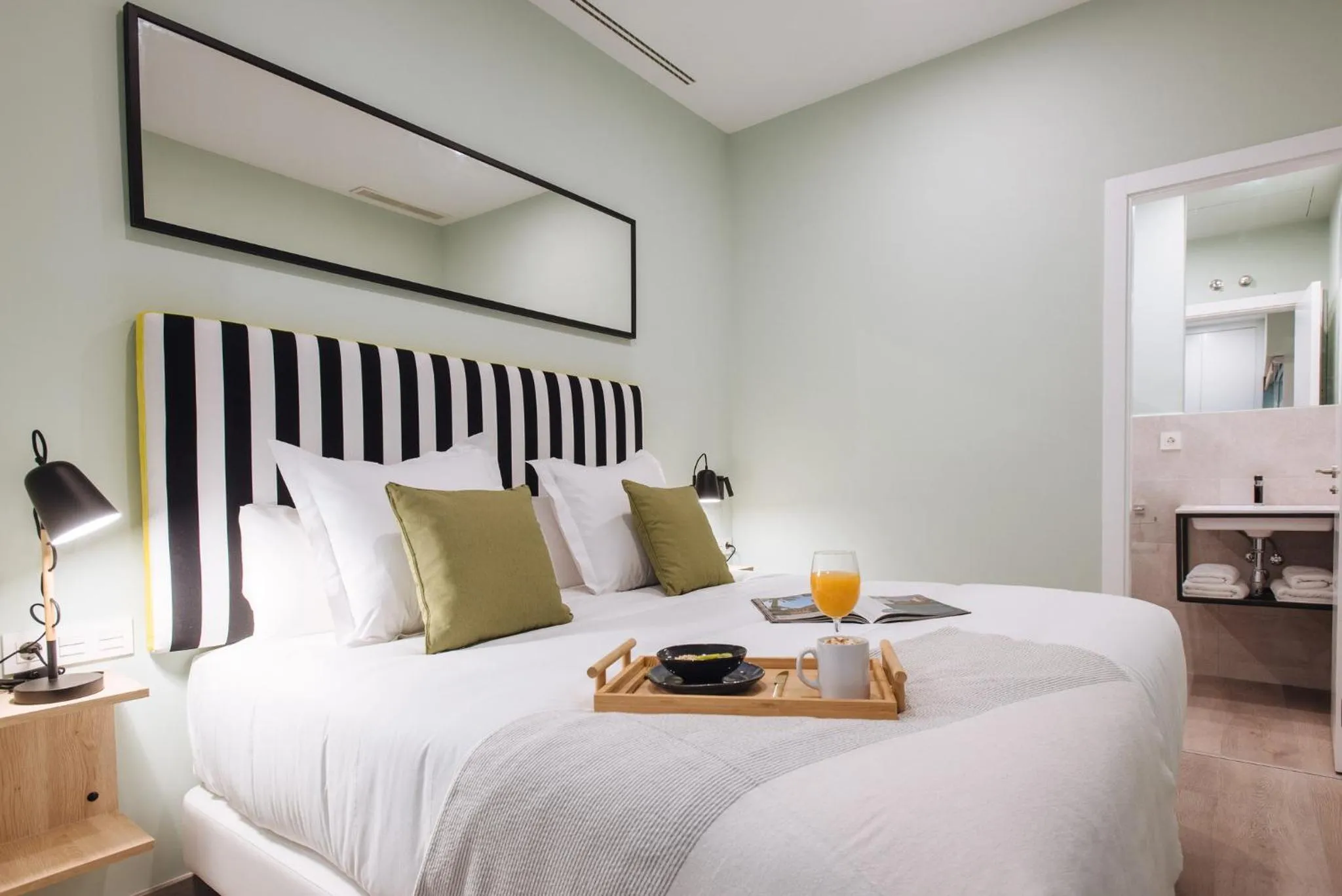 Bedroom, Bed in Sercotel Sevilla Guadalquivir Suites