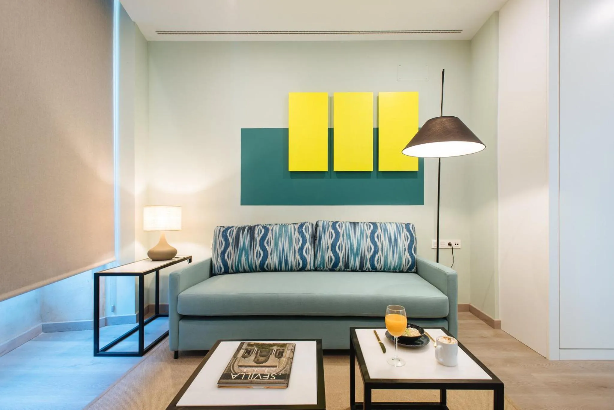 Food and drinks in Sercotel Sevilla Guadalquivir Suites