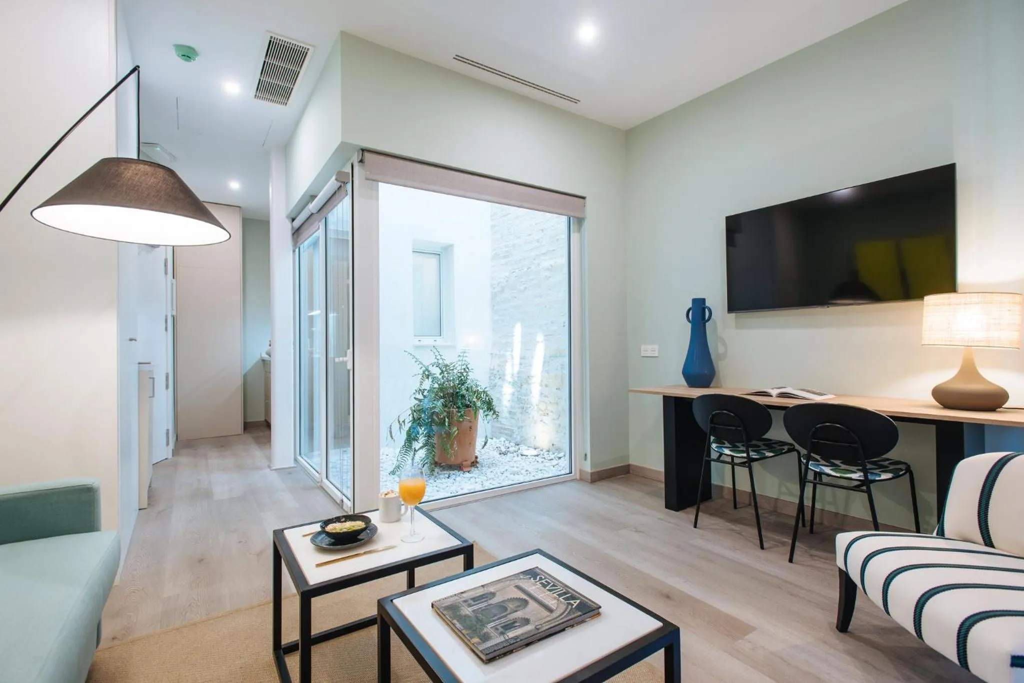 Food and drinks in Sercotel Sevilla Guadalquivir Suites