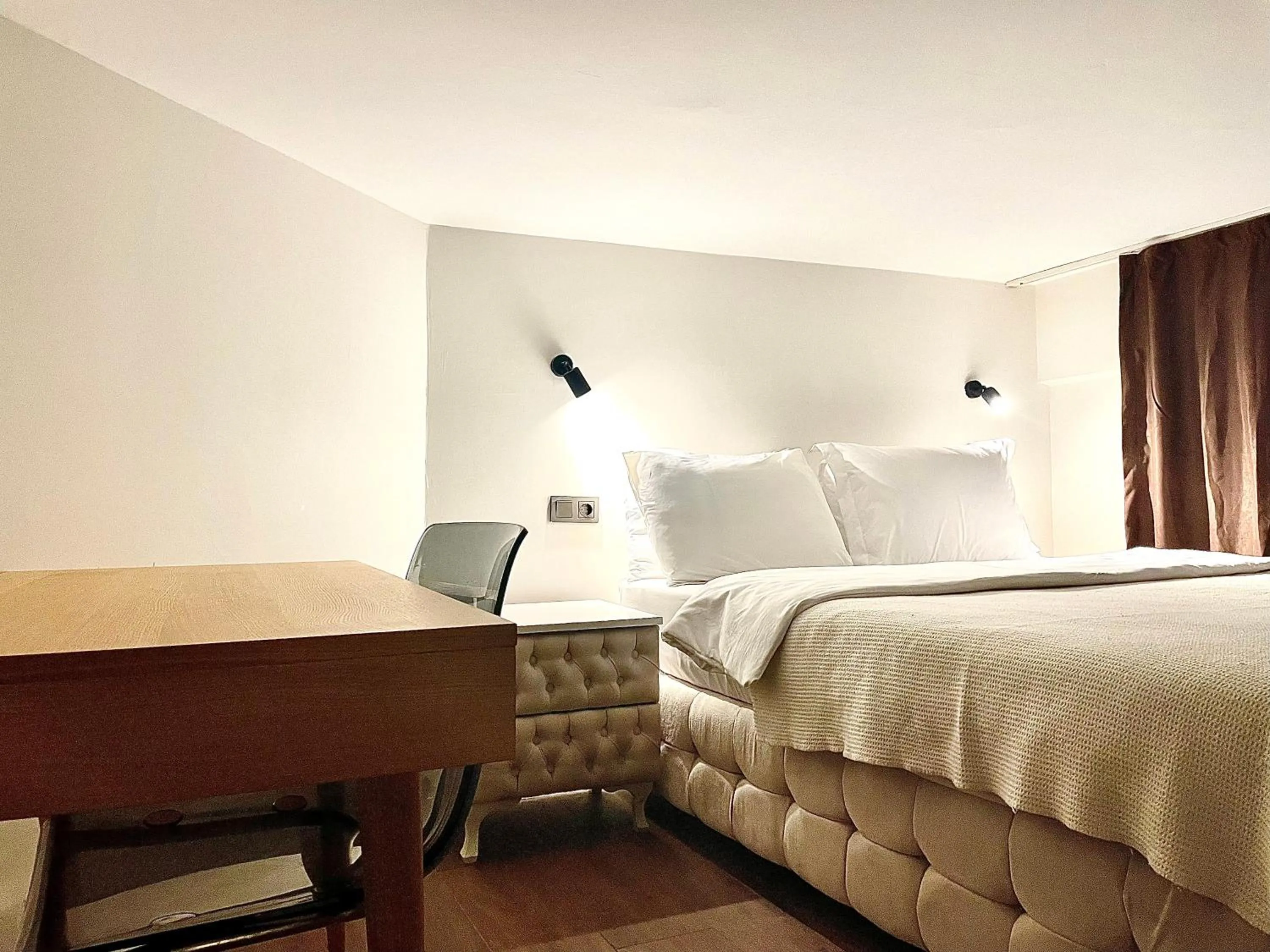 Bed in Mates Port Hotel