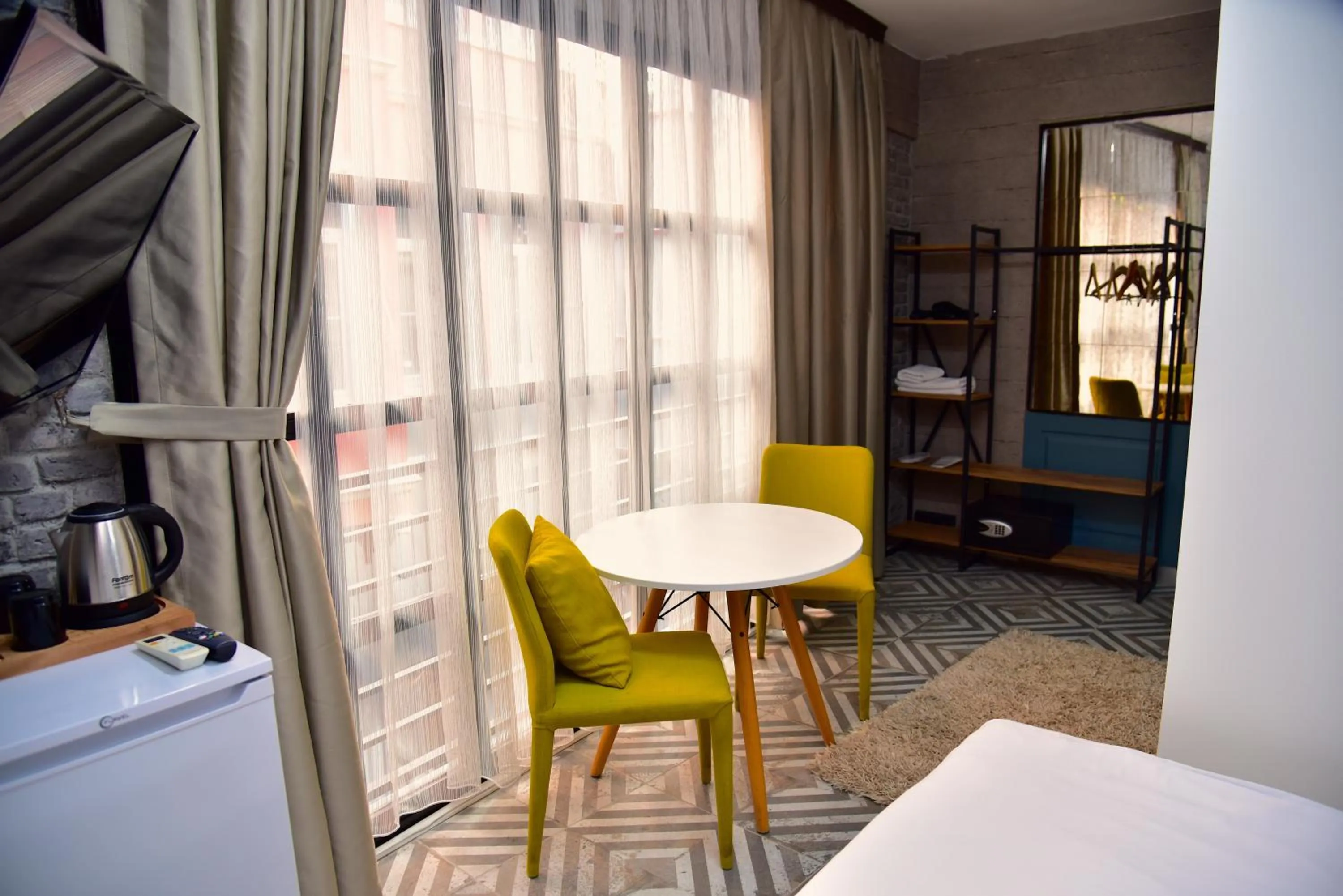 Bedroom, Bed in Mates Port Hotel