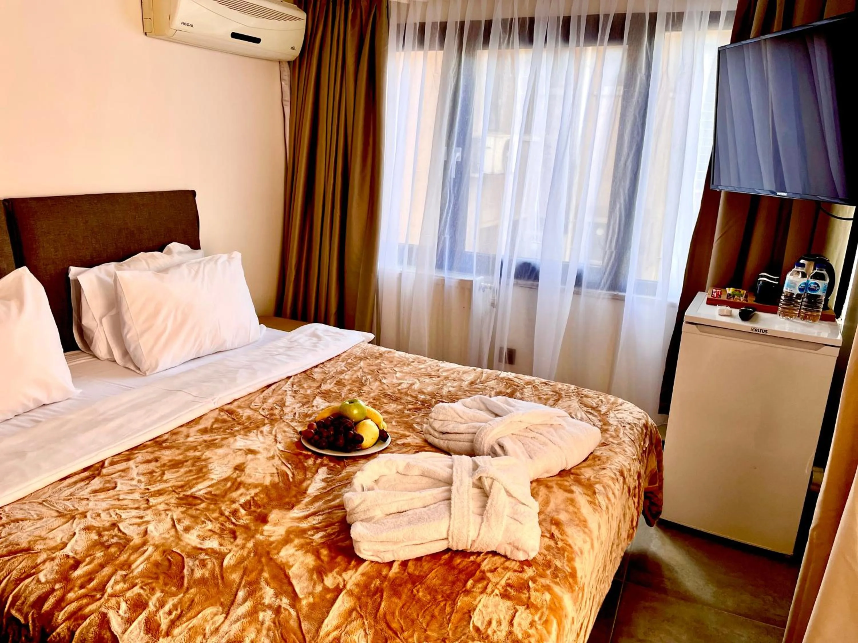 Bed in Mates Port Hotel