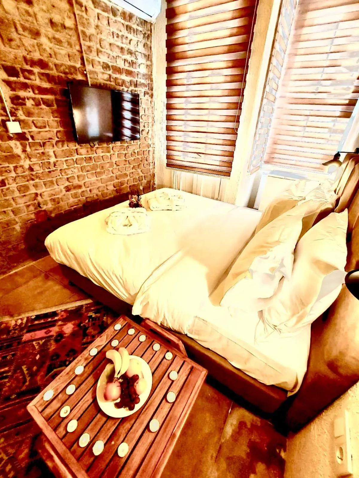 Bed in Mates Port Hotel