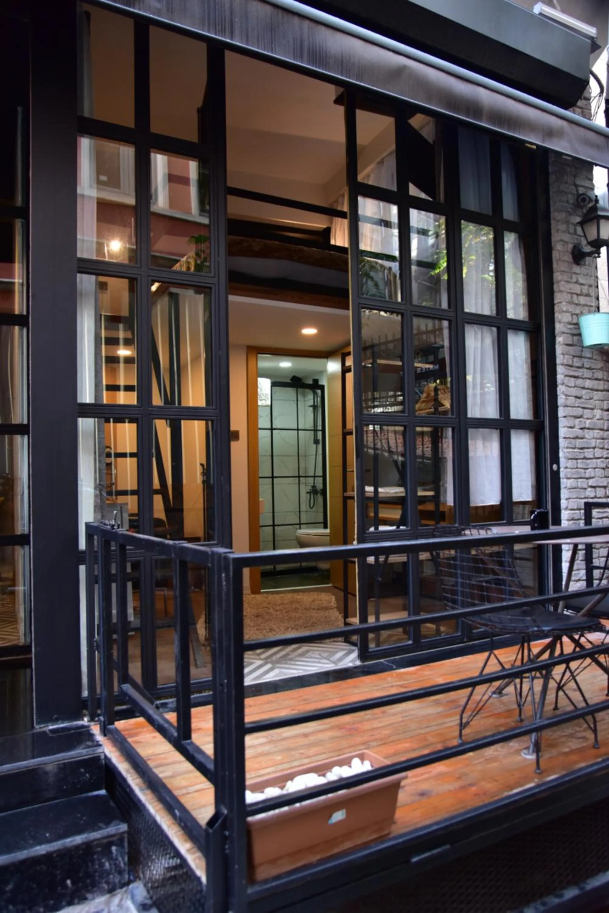 Patio in Mates Port Hotel