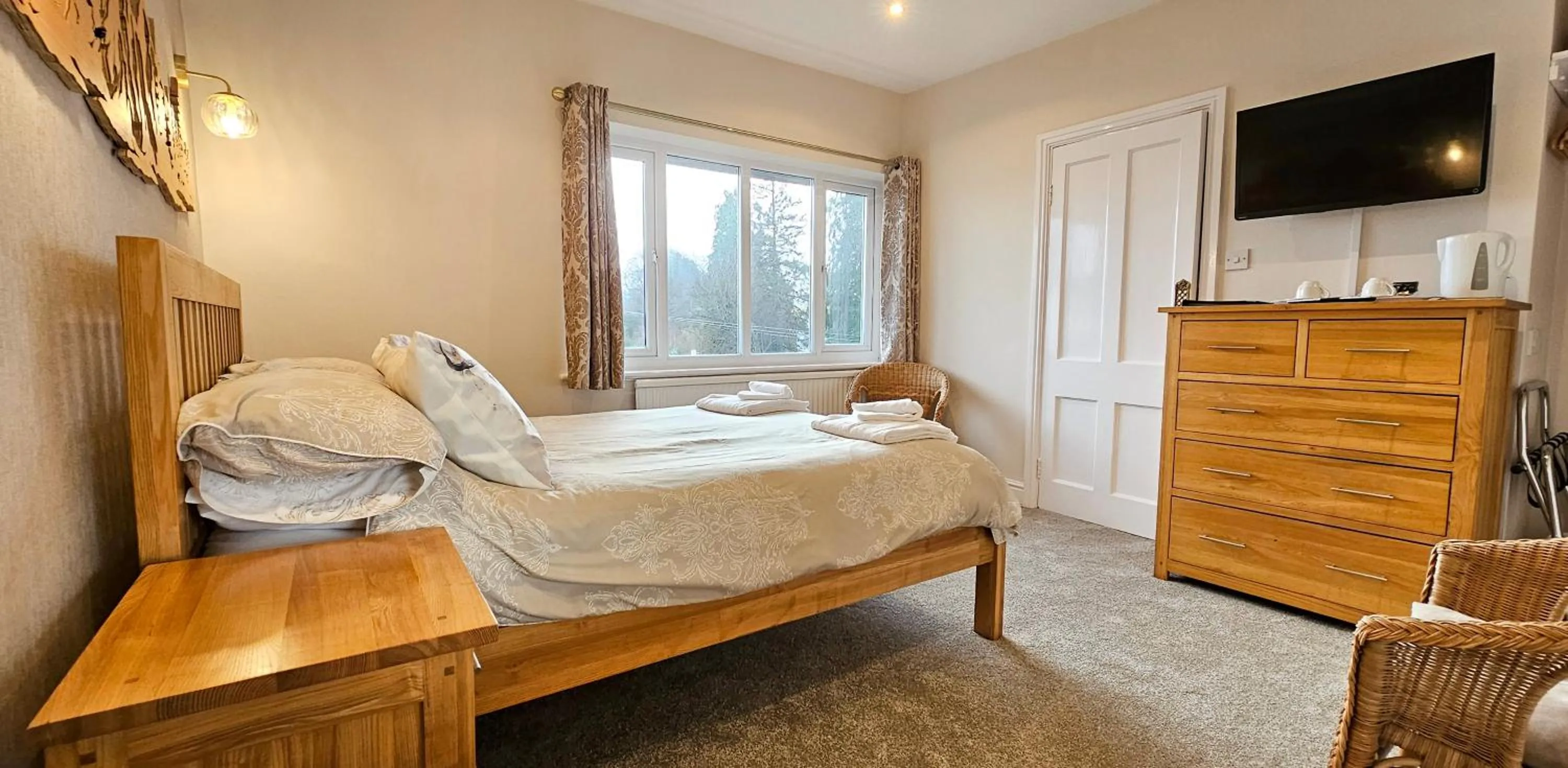 Bedroom, Bed in Dalegarth House Portinscale