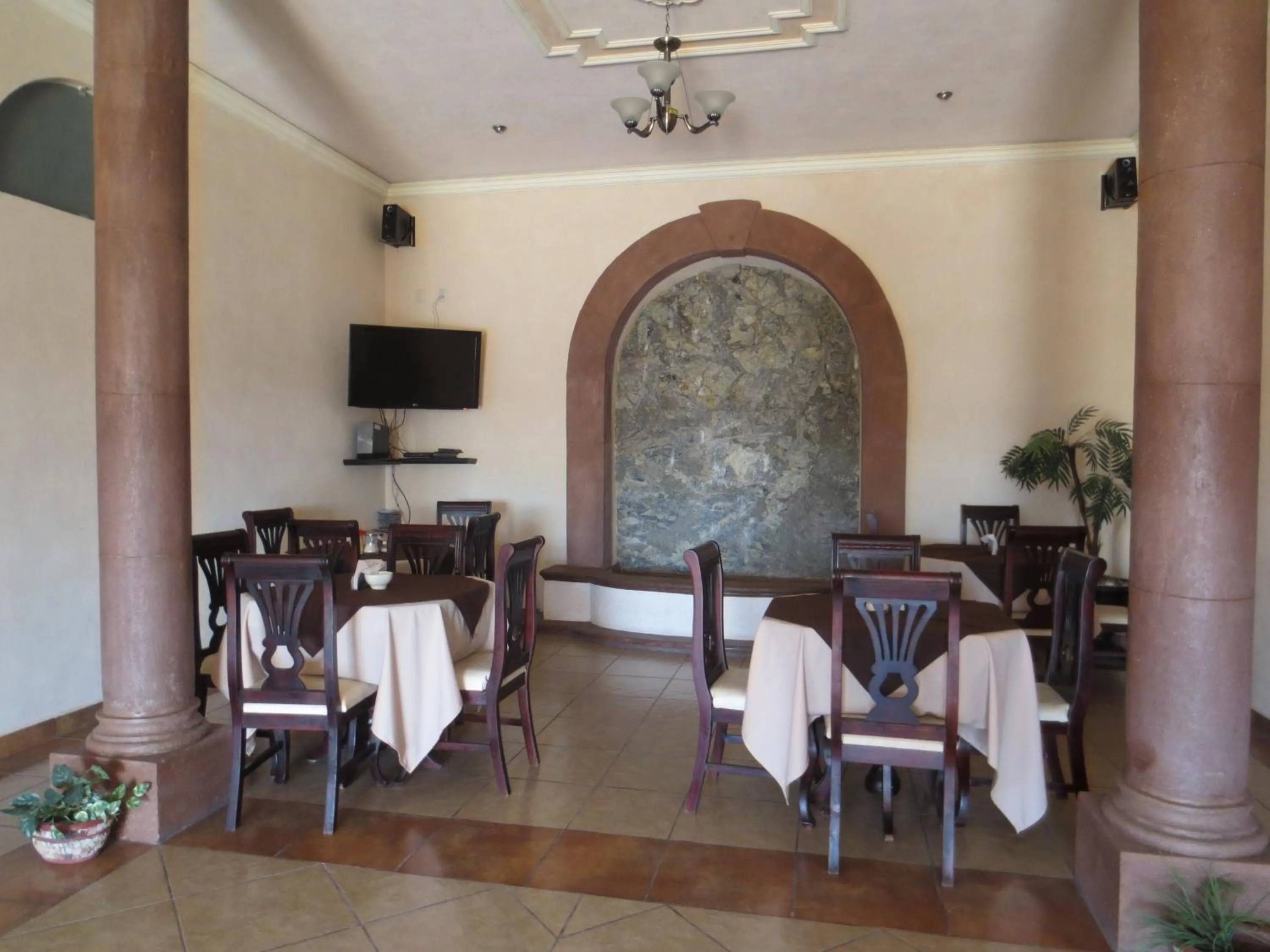 Restaurant/places to eat in Casa Celia Hotel Restaurante