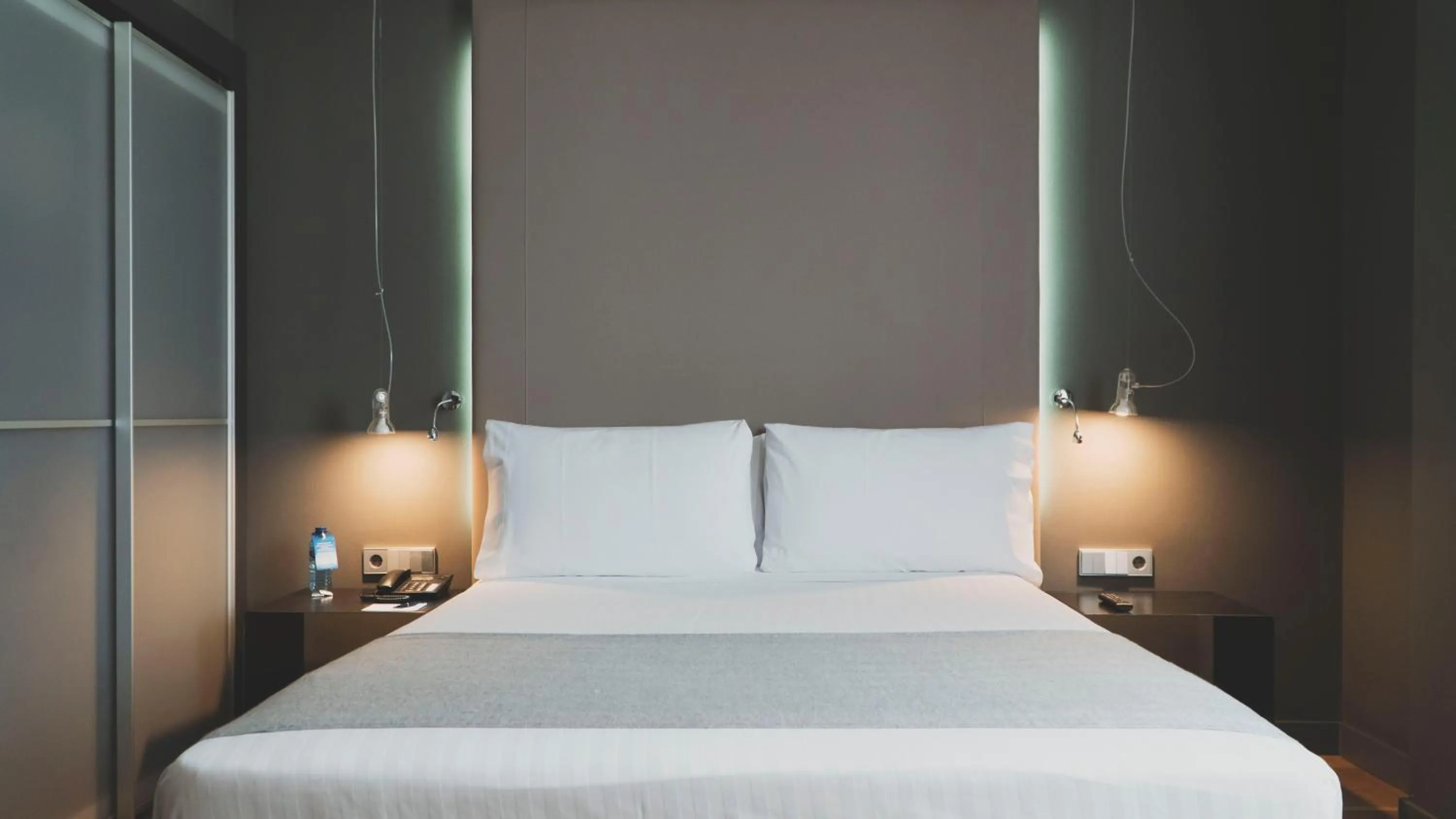 Photo of the whole room, Bed in Zenit Conde de Orgaz