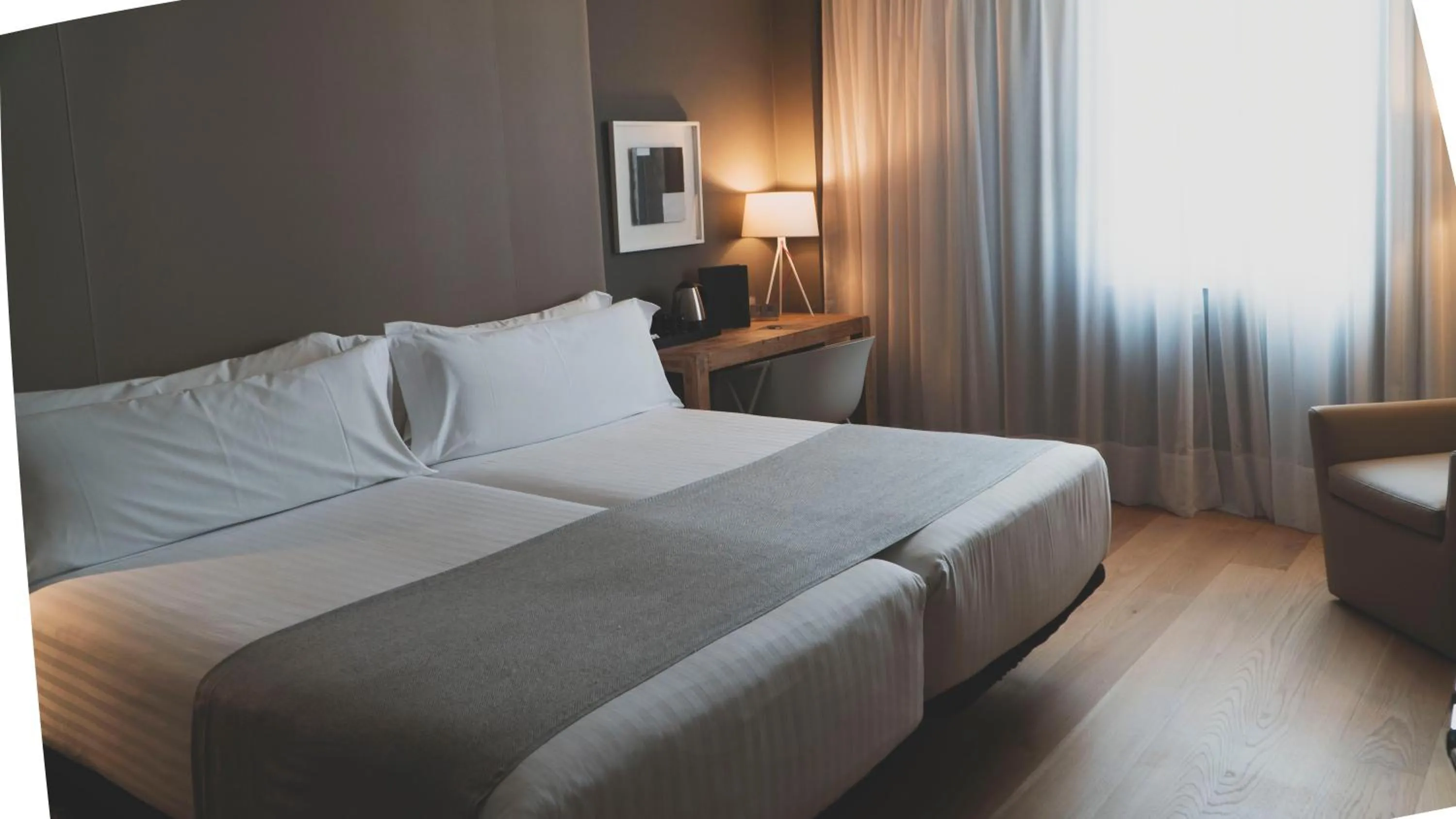 Photo of the whole room, Bed in Zenit Conde de Orgaz