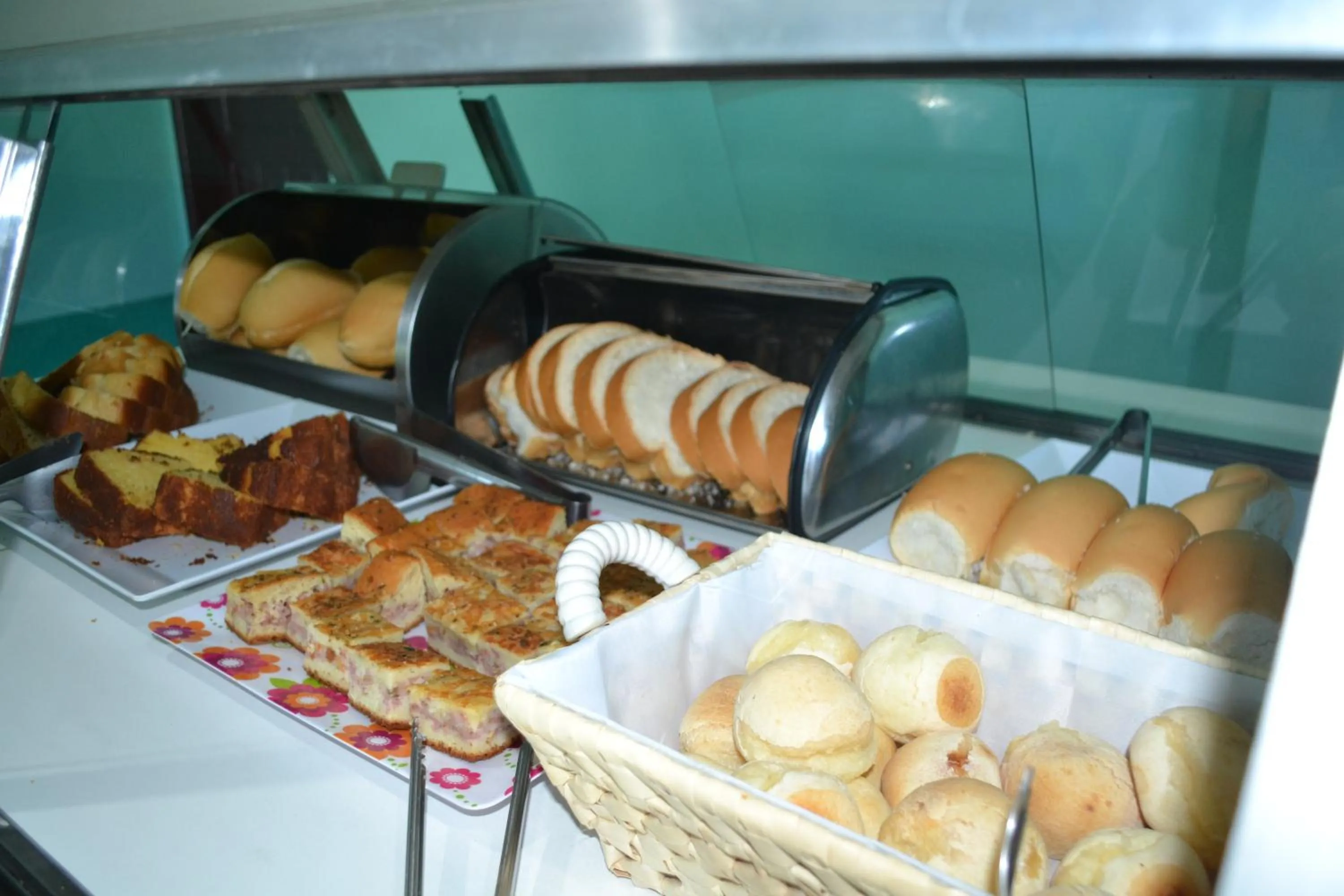 Buffet breakfast in Hotel Chalé Ji-Parana