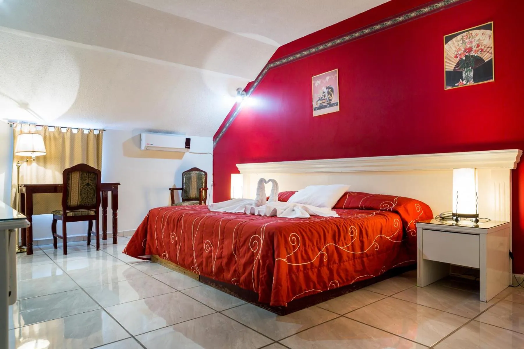 Bedroom in Hotel Raldos Inn