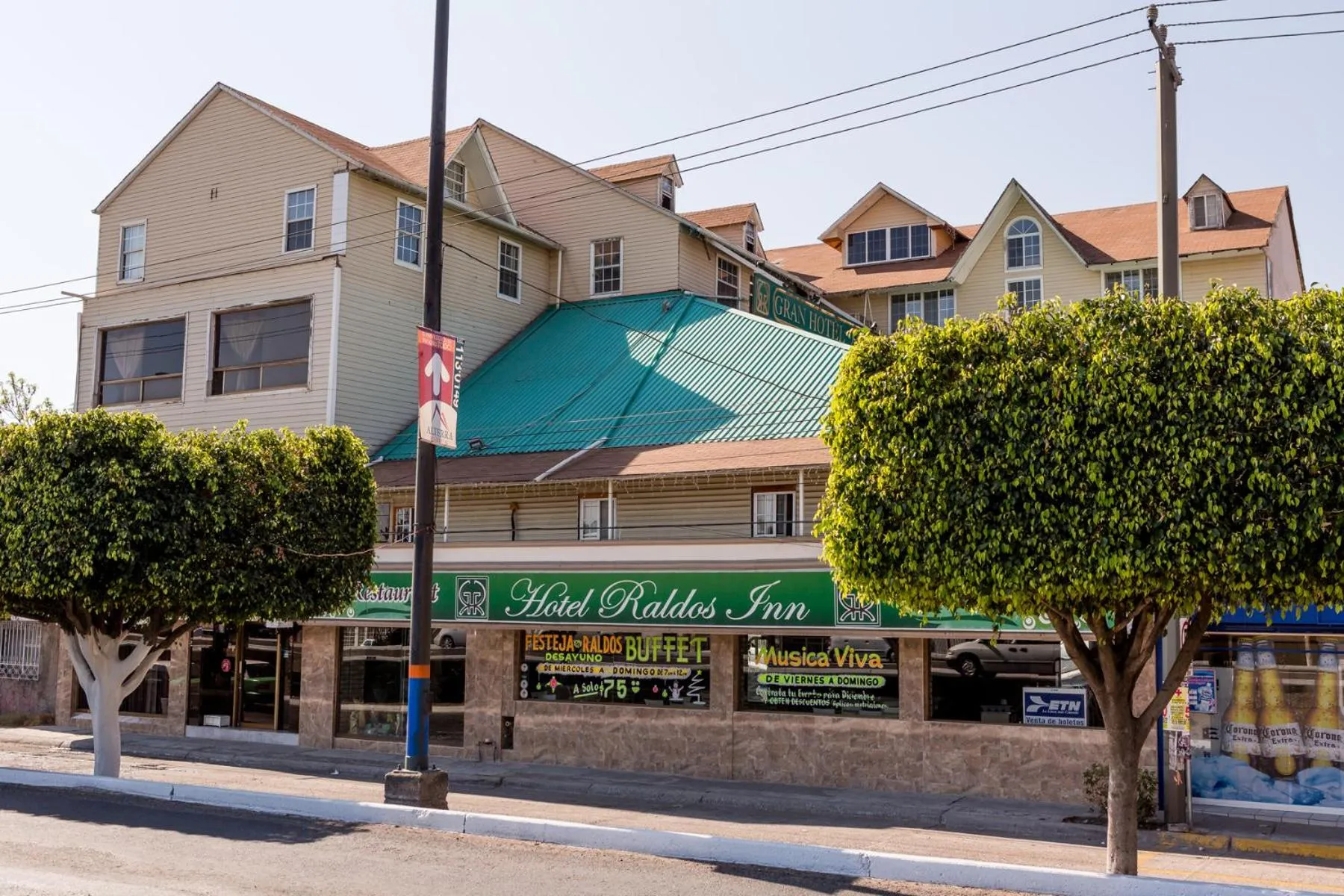 Facade/entrance in Hotel Raldos Inn