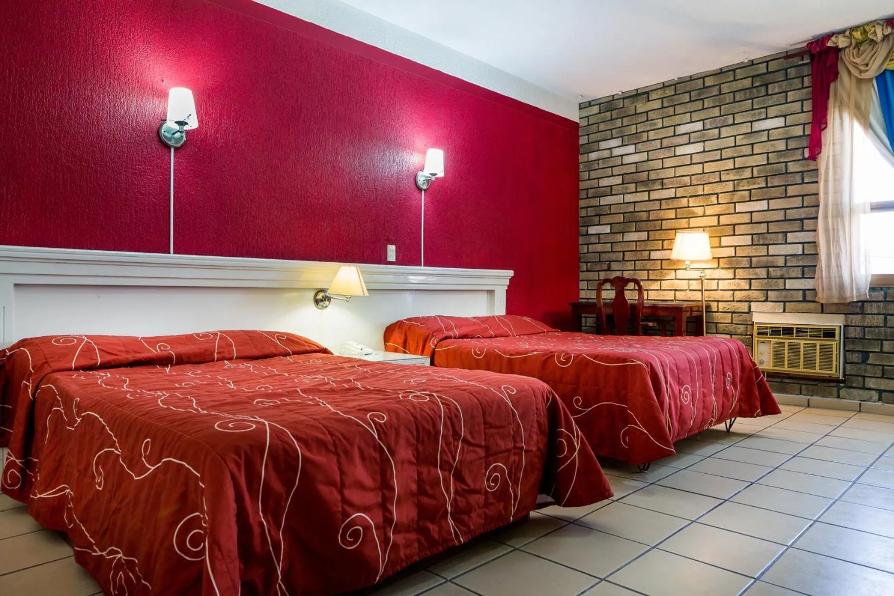 Bedroom in Hotel Raldos Inn