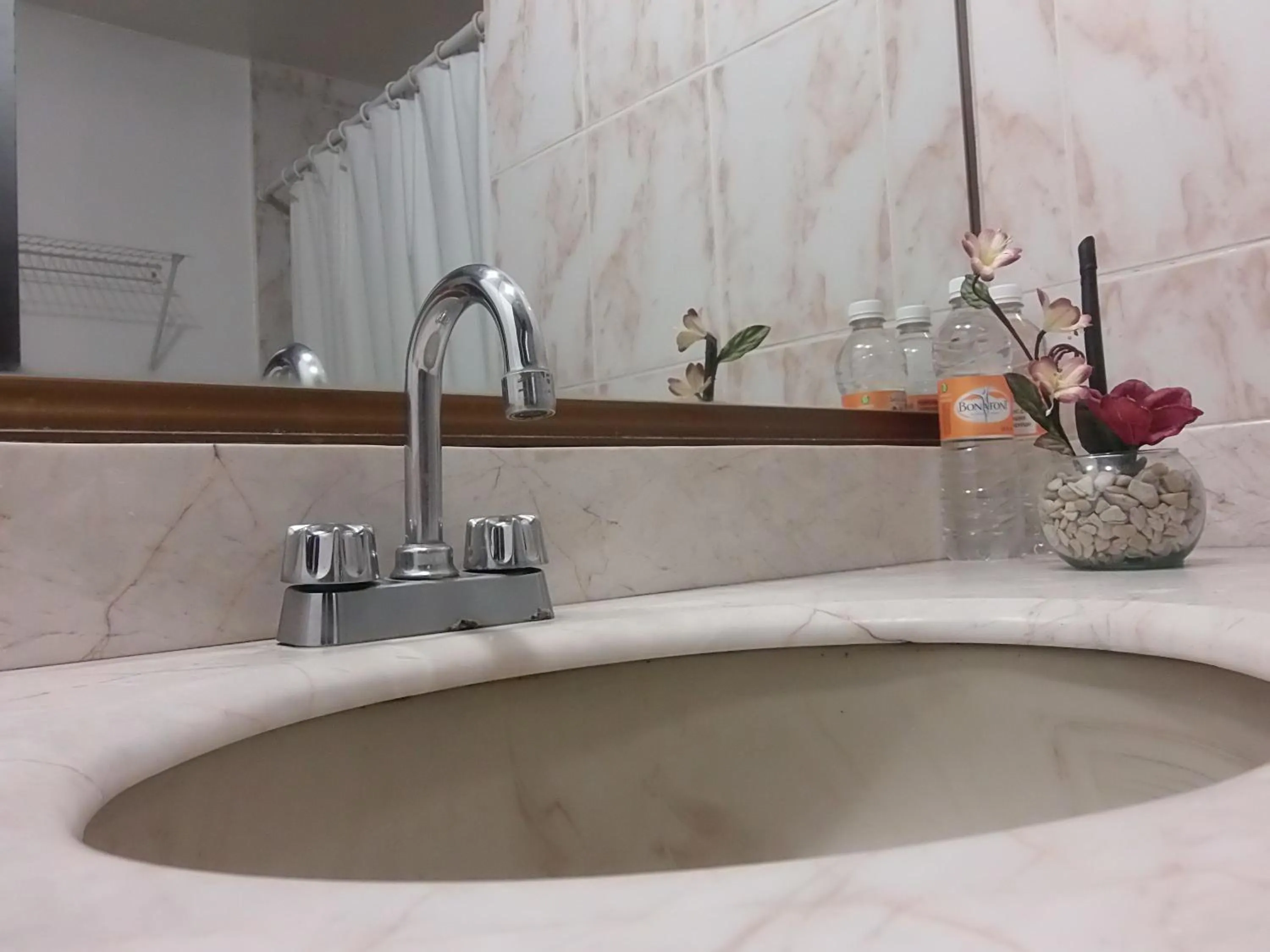 Bathroom in Hotel Raldos Inn