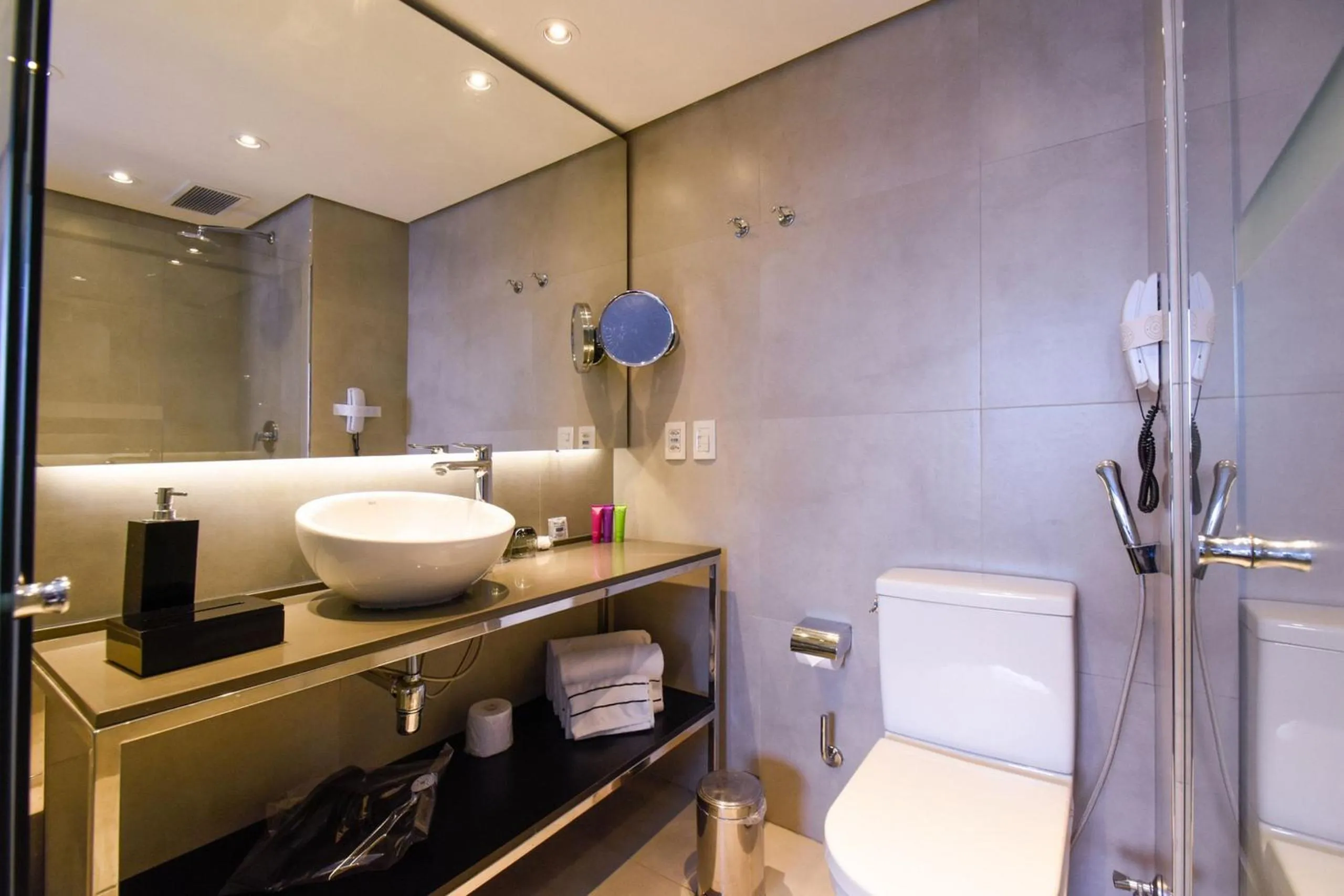 Toilet in ELEGANCE SUÍTES IBIRAPUERA