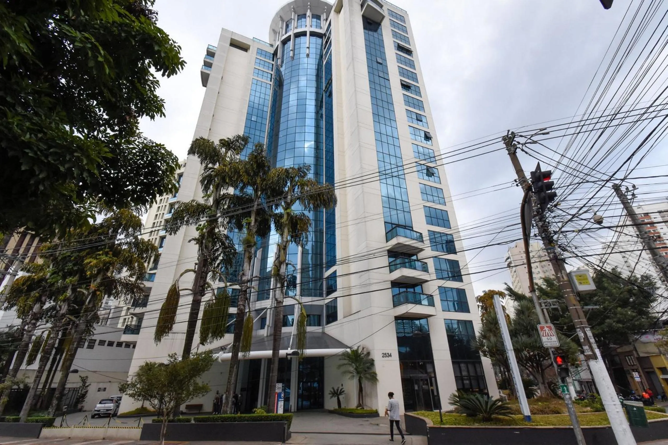 Facade/entrance in ELEGANCE SUÍTES IBIRAPUERA