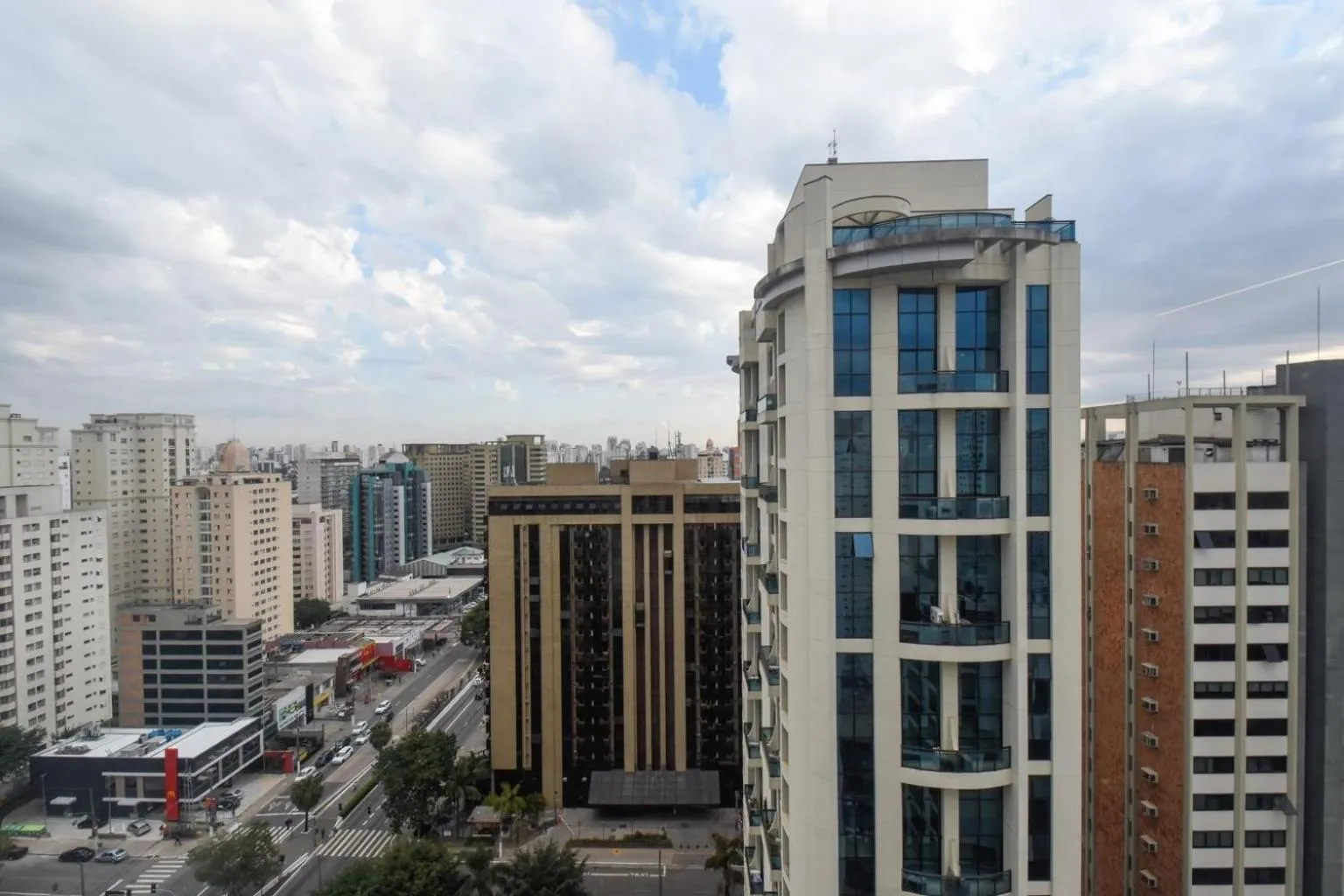 ELEGANCE SUÍTES IBIRAPUERA