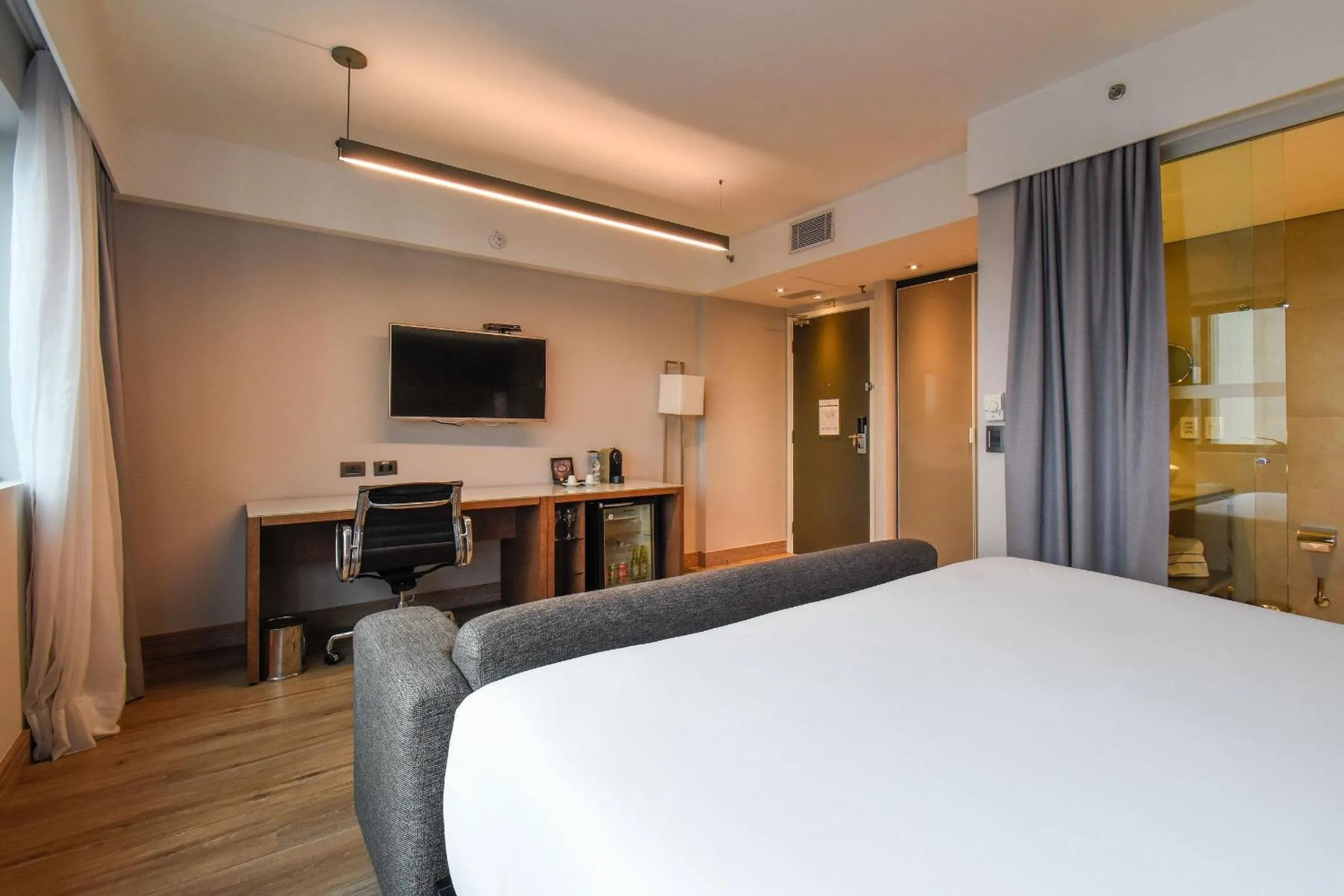 Bedroom, Bed in ELEGANCE SUÍTES IBIRAPUERA