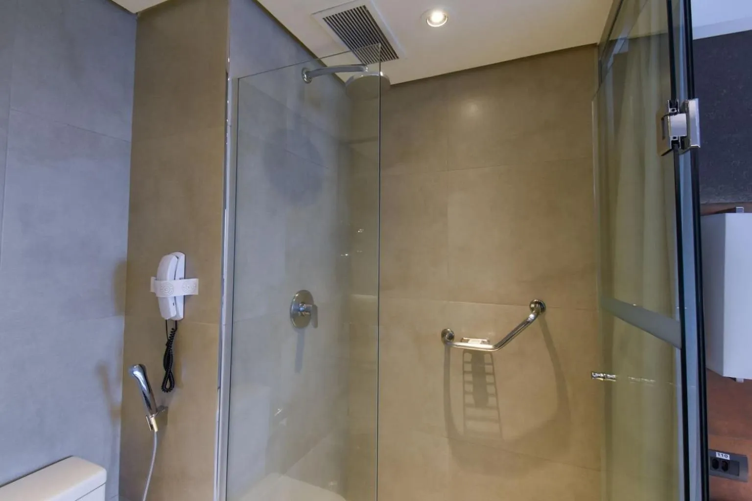 ELEGANCE SUÍTES IBIRAPUERA