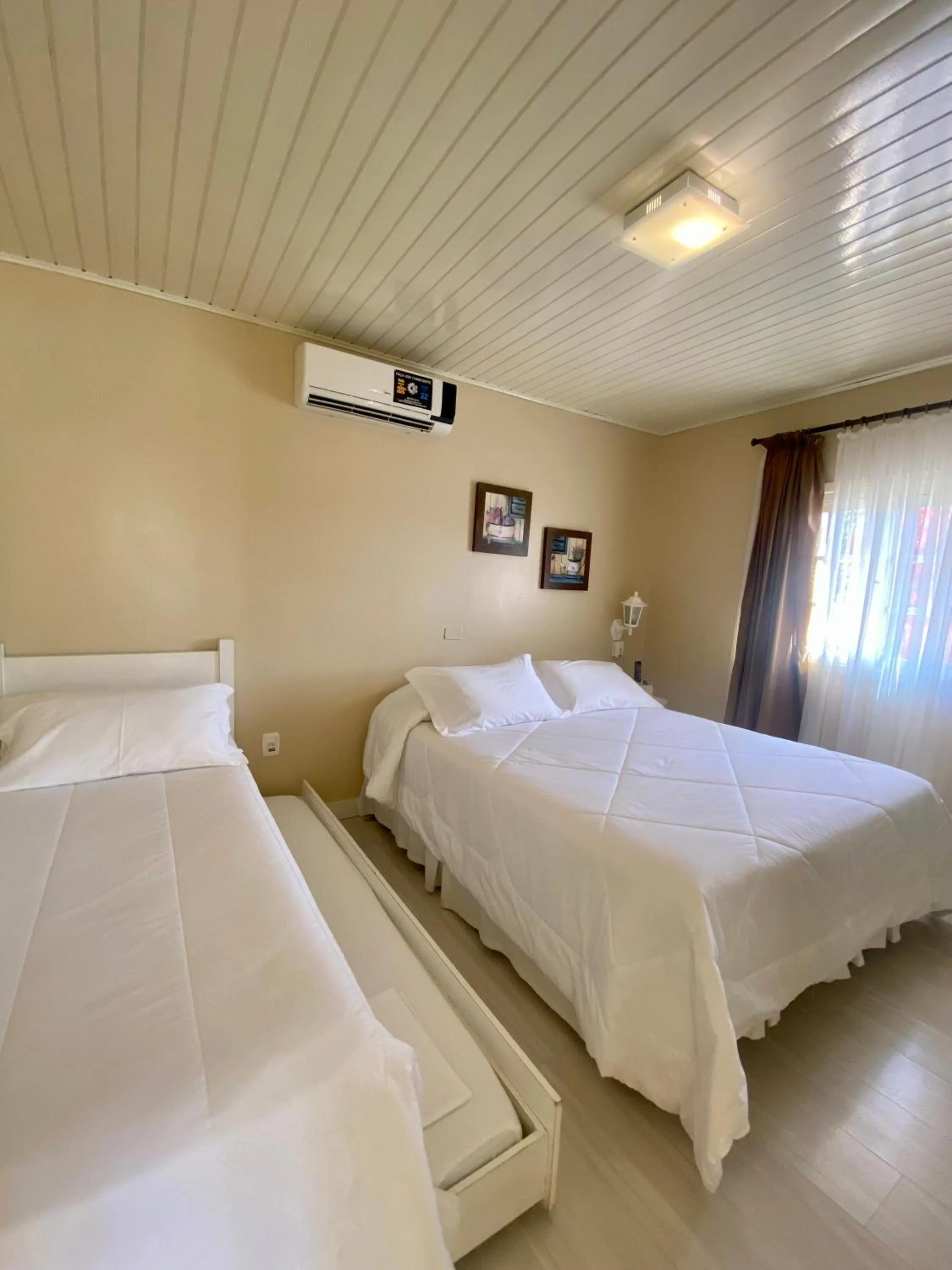 Bedroom, Bed in Pousada Cabanas Rota do Sol