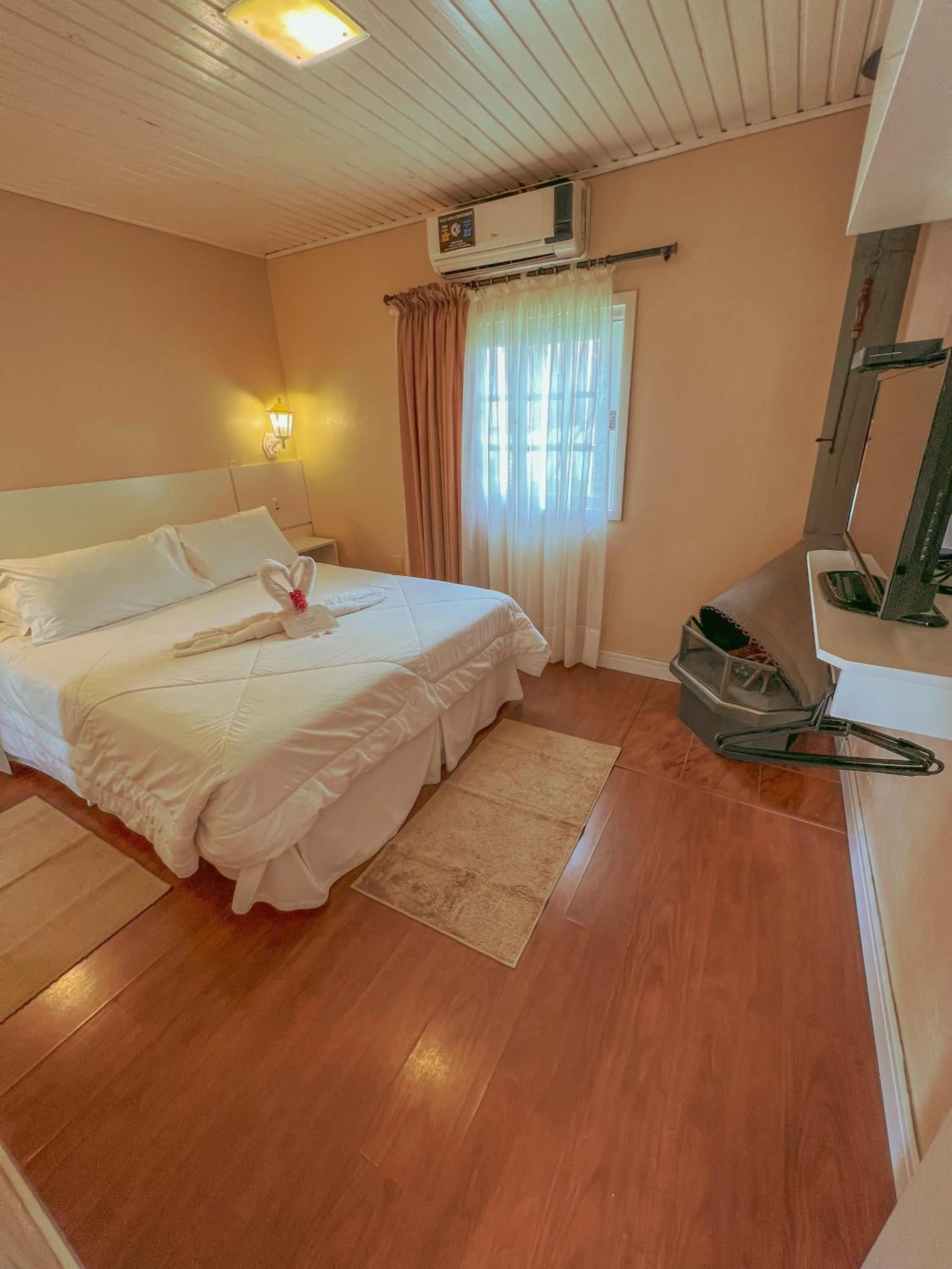 Bedroom, Bed in Pousada Cabanas Rota do Sol